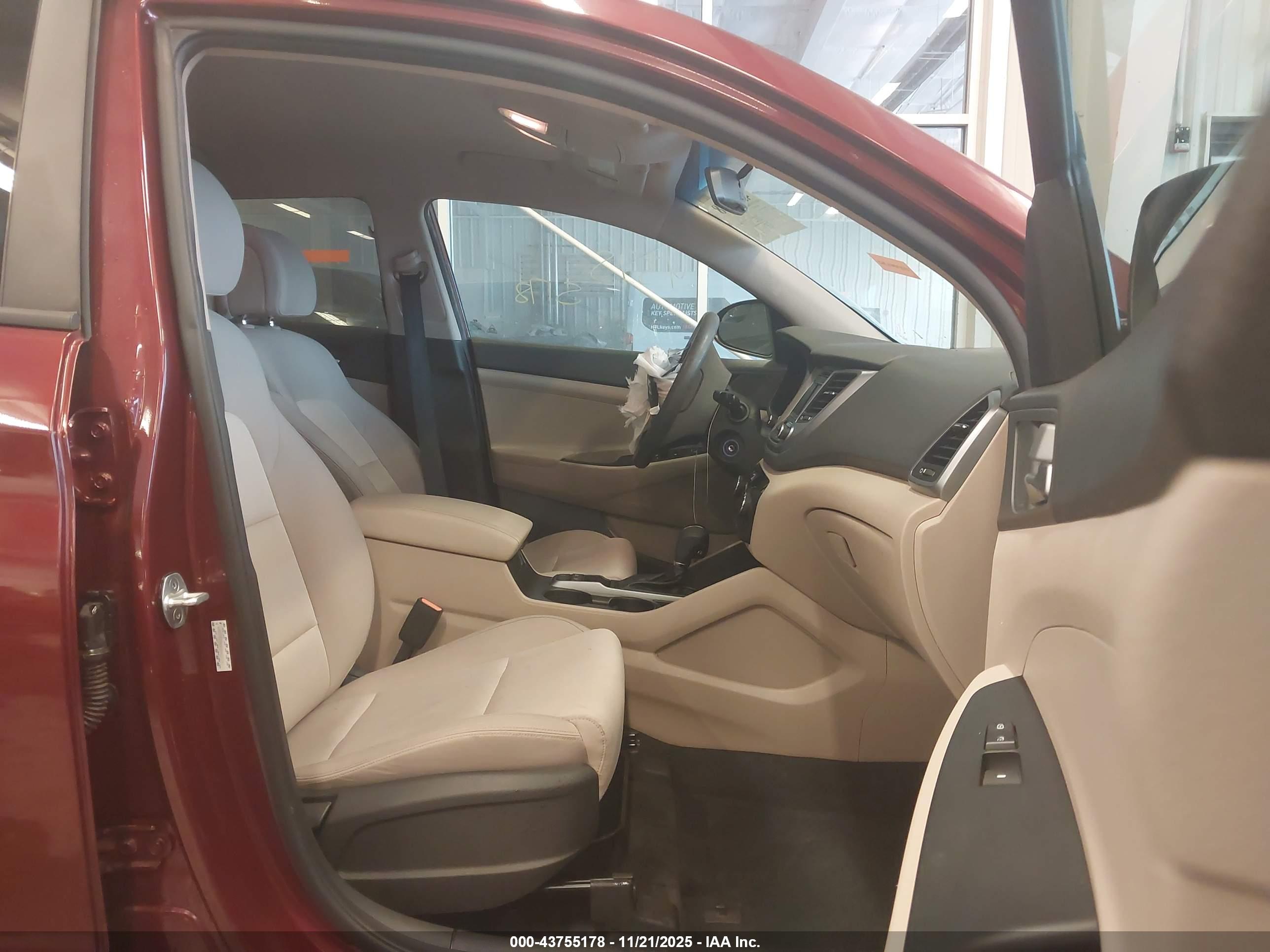 HYUNDAI TUCSON image 5