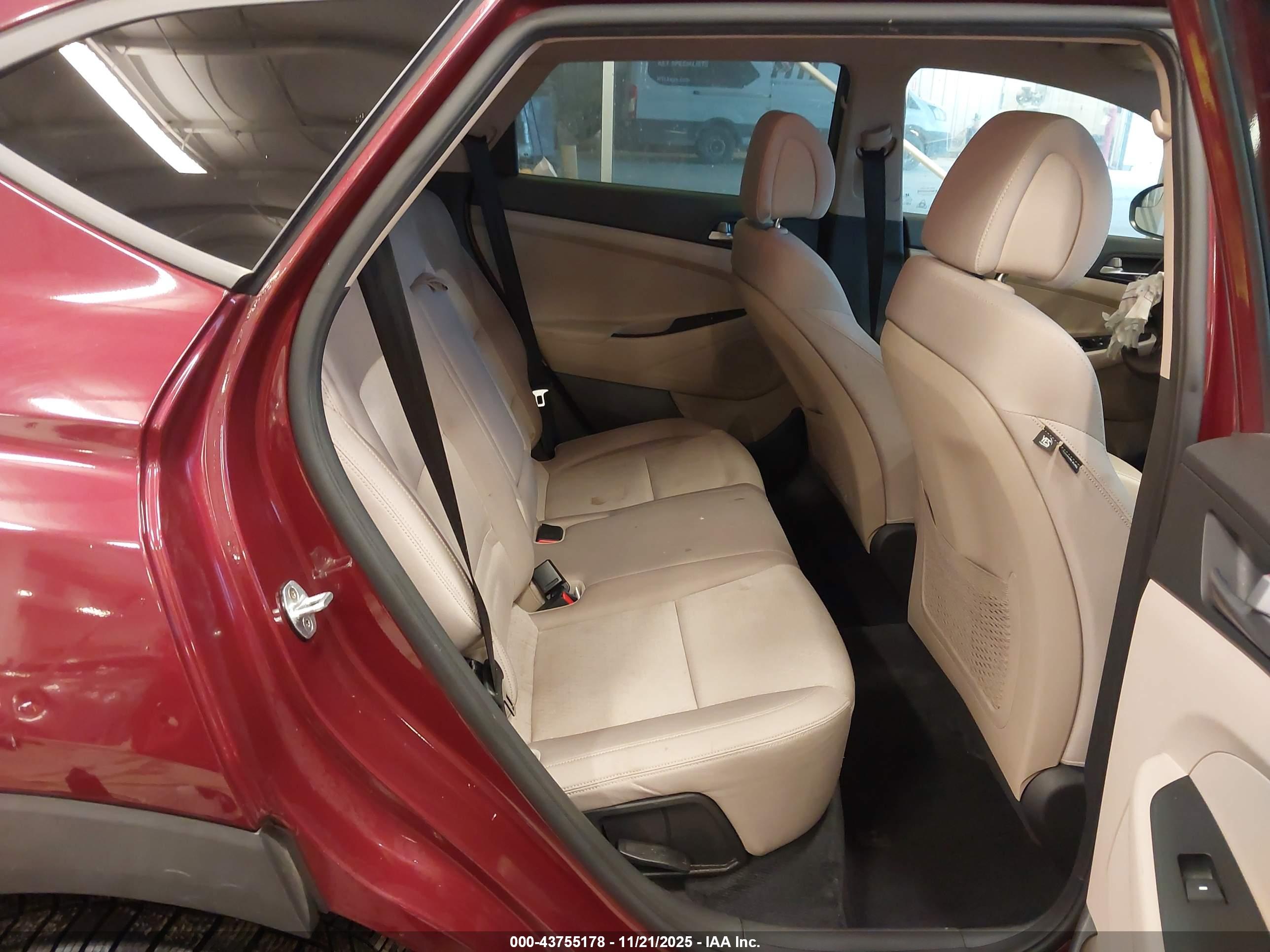 HYUNDAI TUCSON image 8