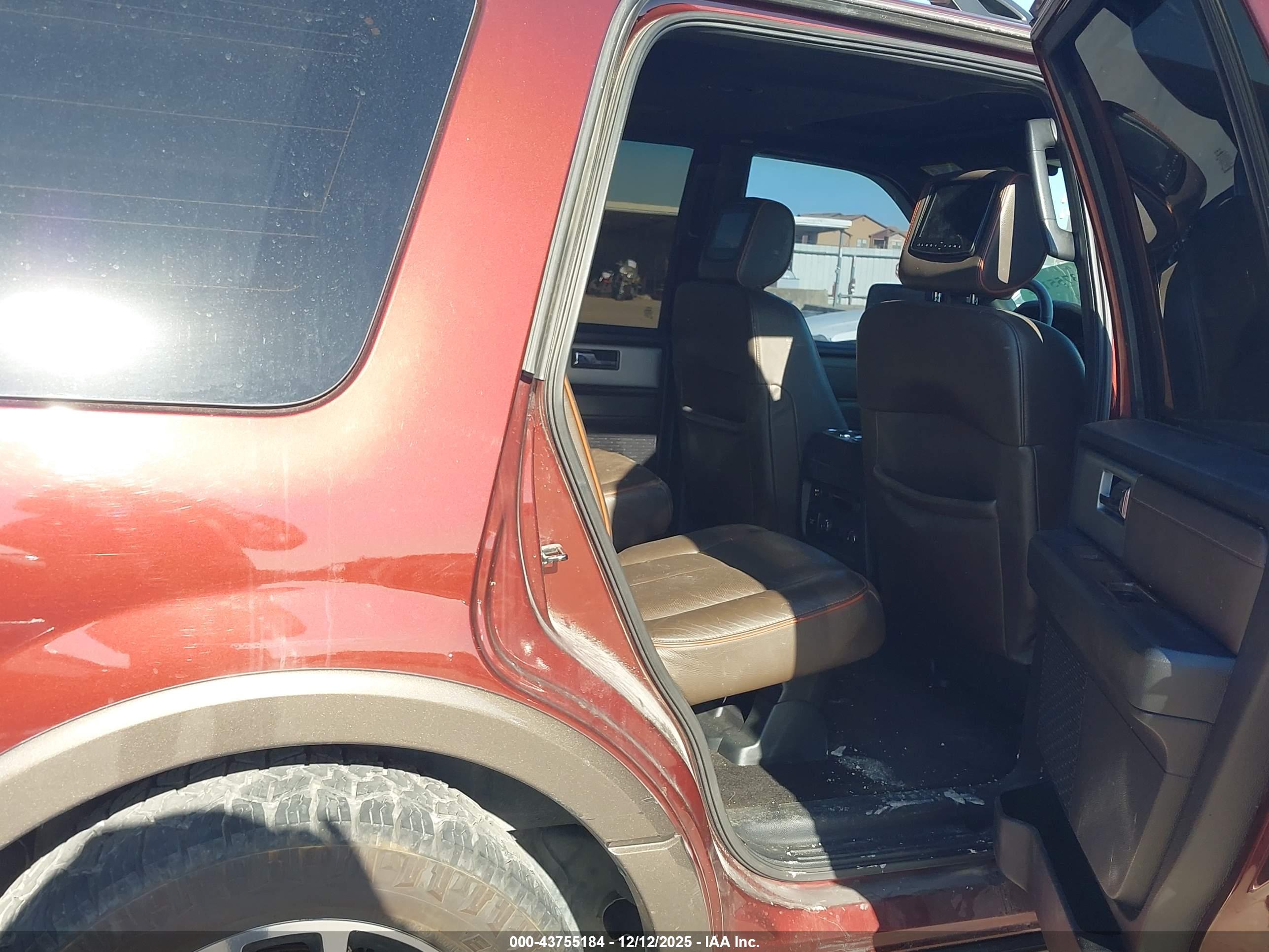FORD EXPEDITION image 8