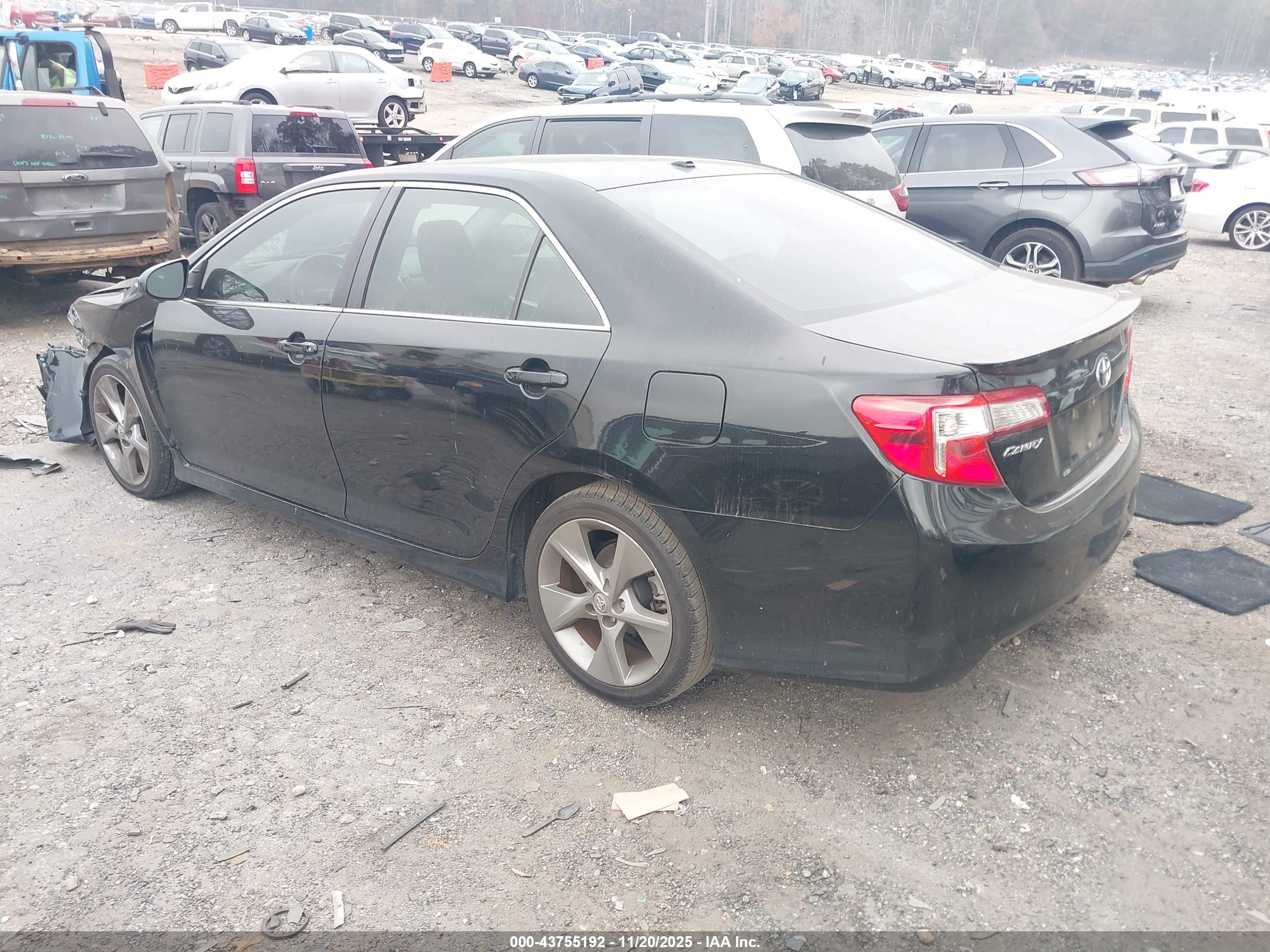 TOYOTA CAMRY image 3