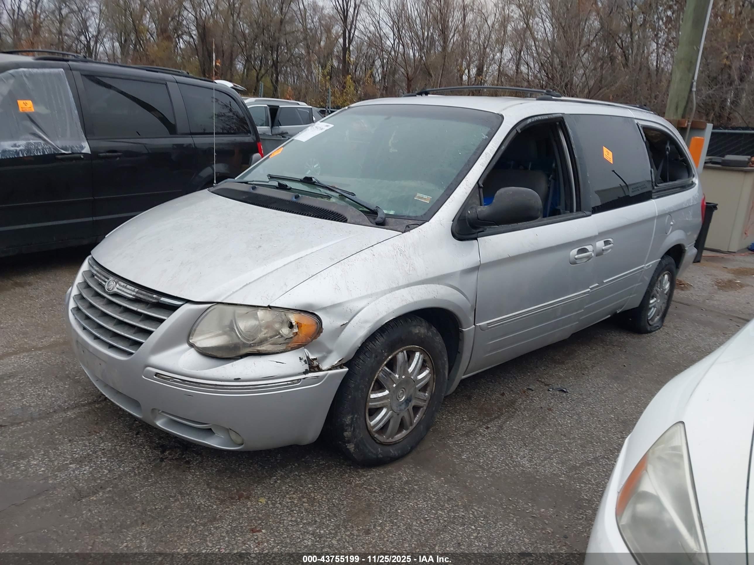 CHRYSLER TOWN image 2