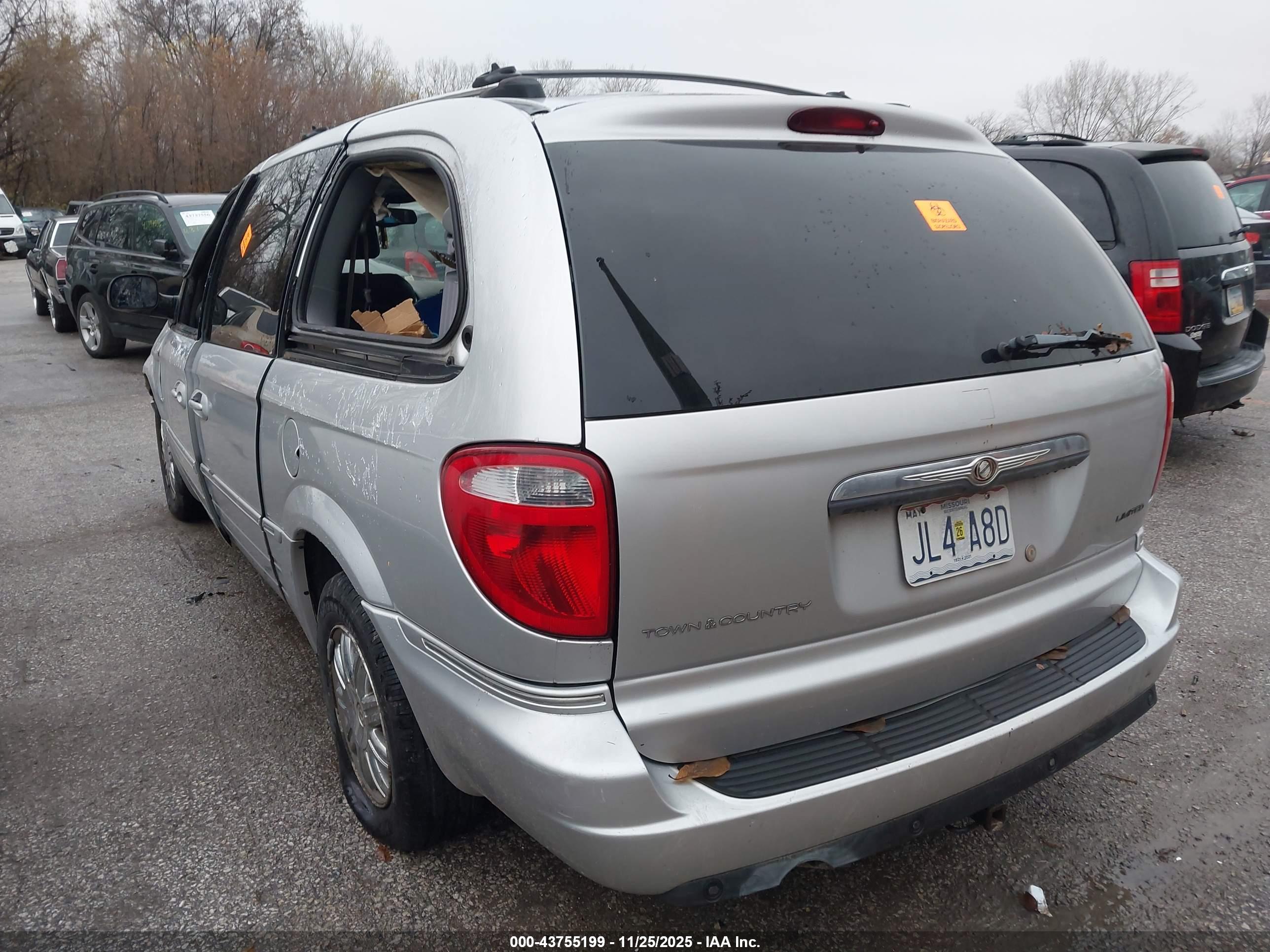 CHRYSLER TOWN image 3