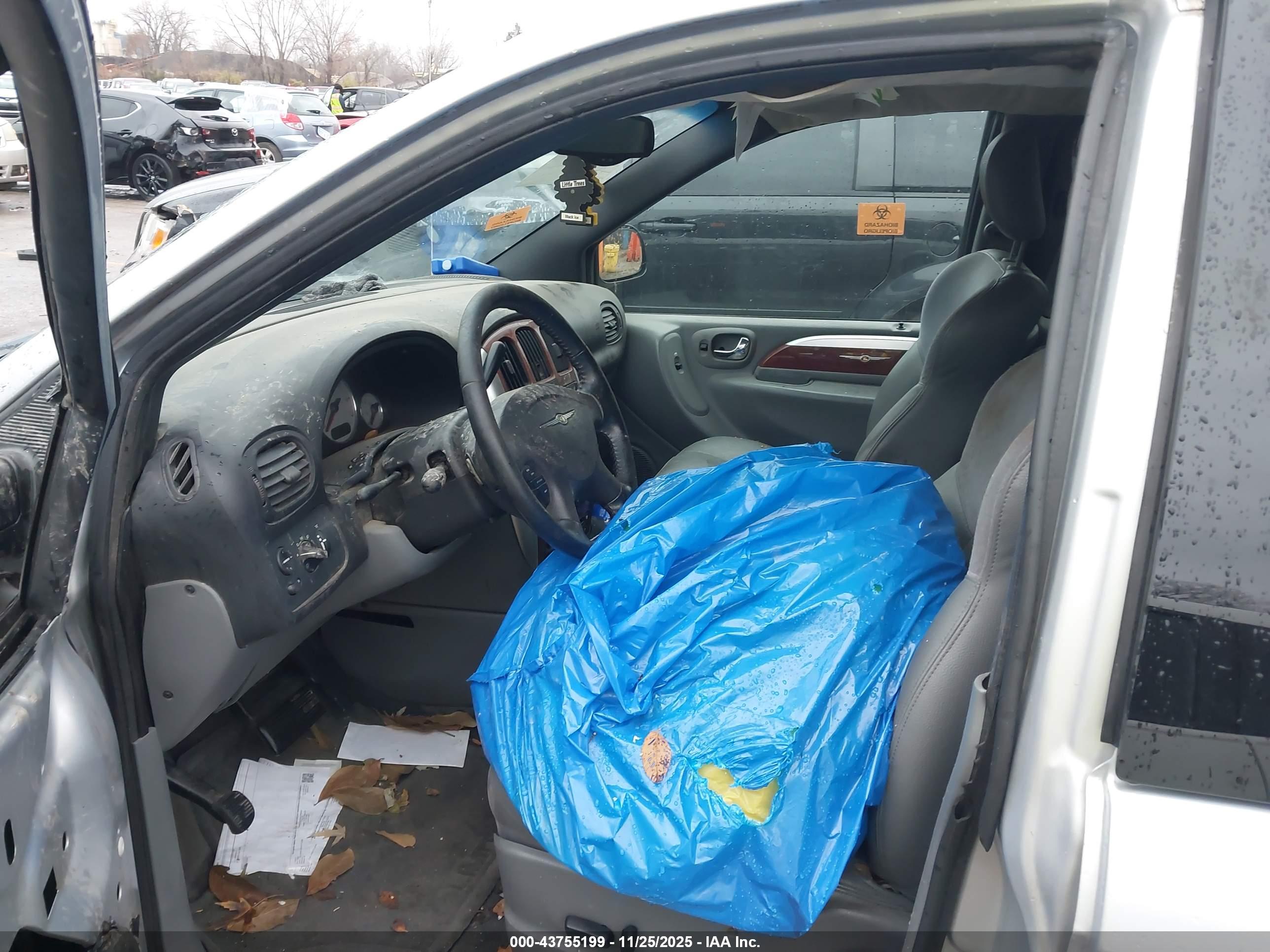 CHRYSLER TOWN image 5