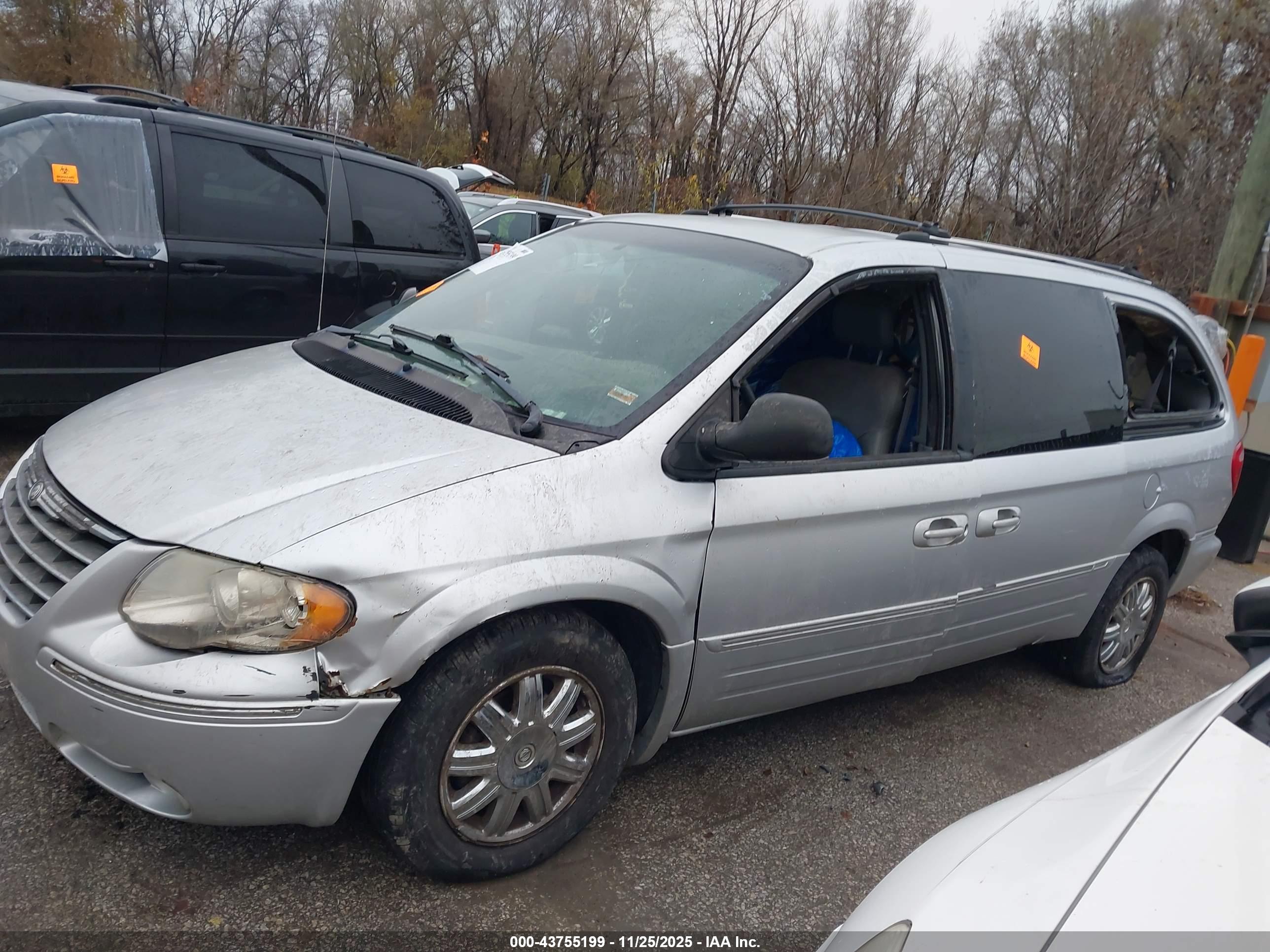 CHRYSLER TOWN image 6
