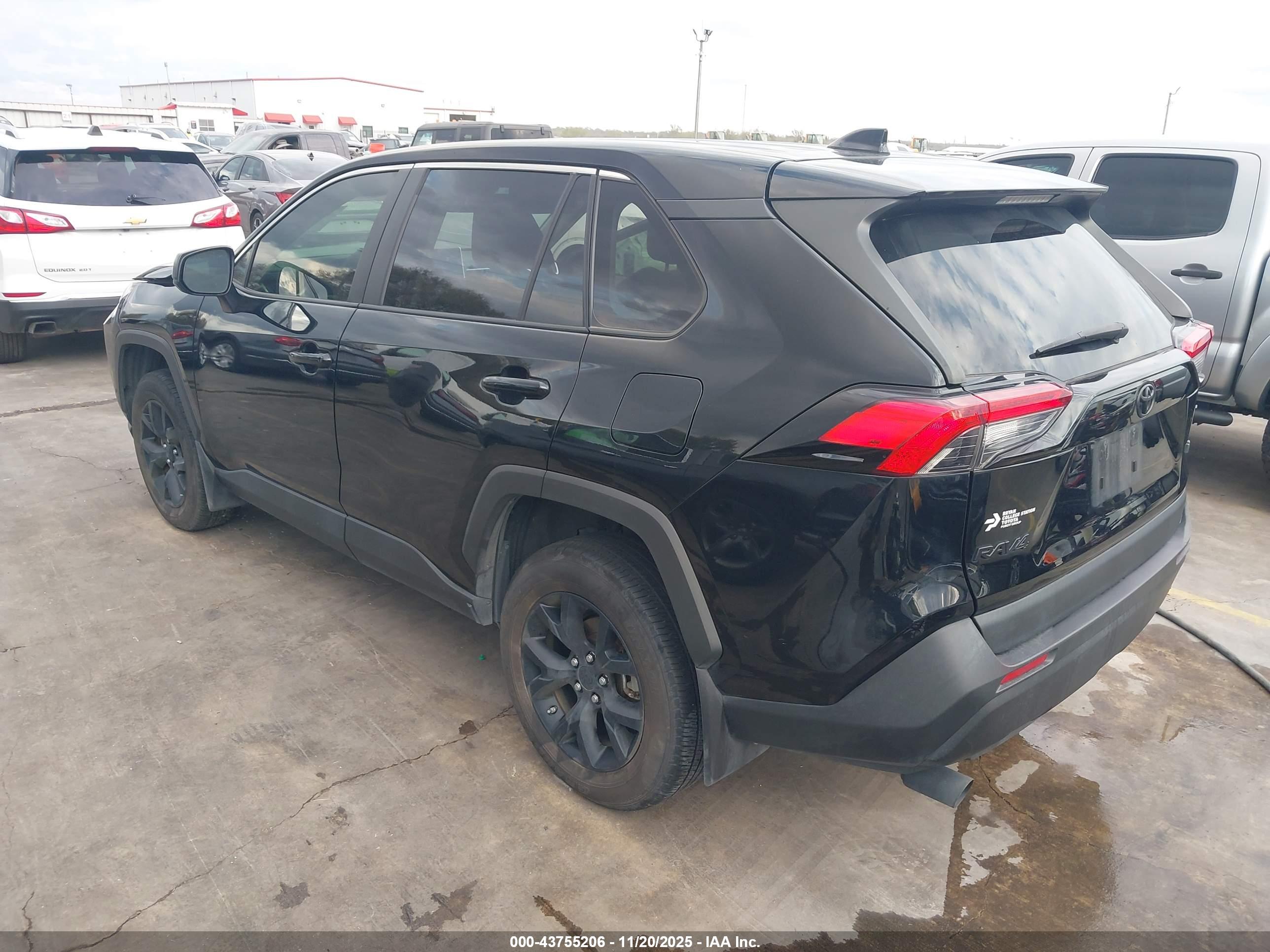 TOYOTA RAV4 image 3
