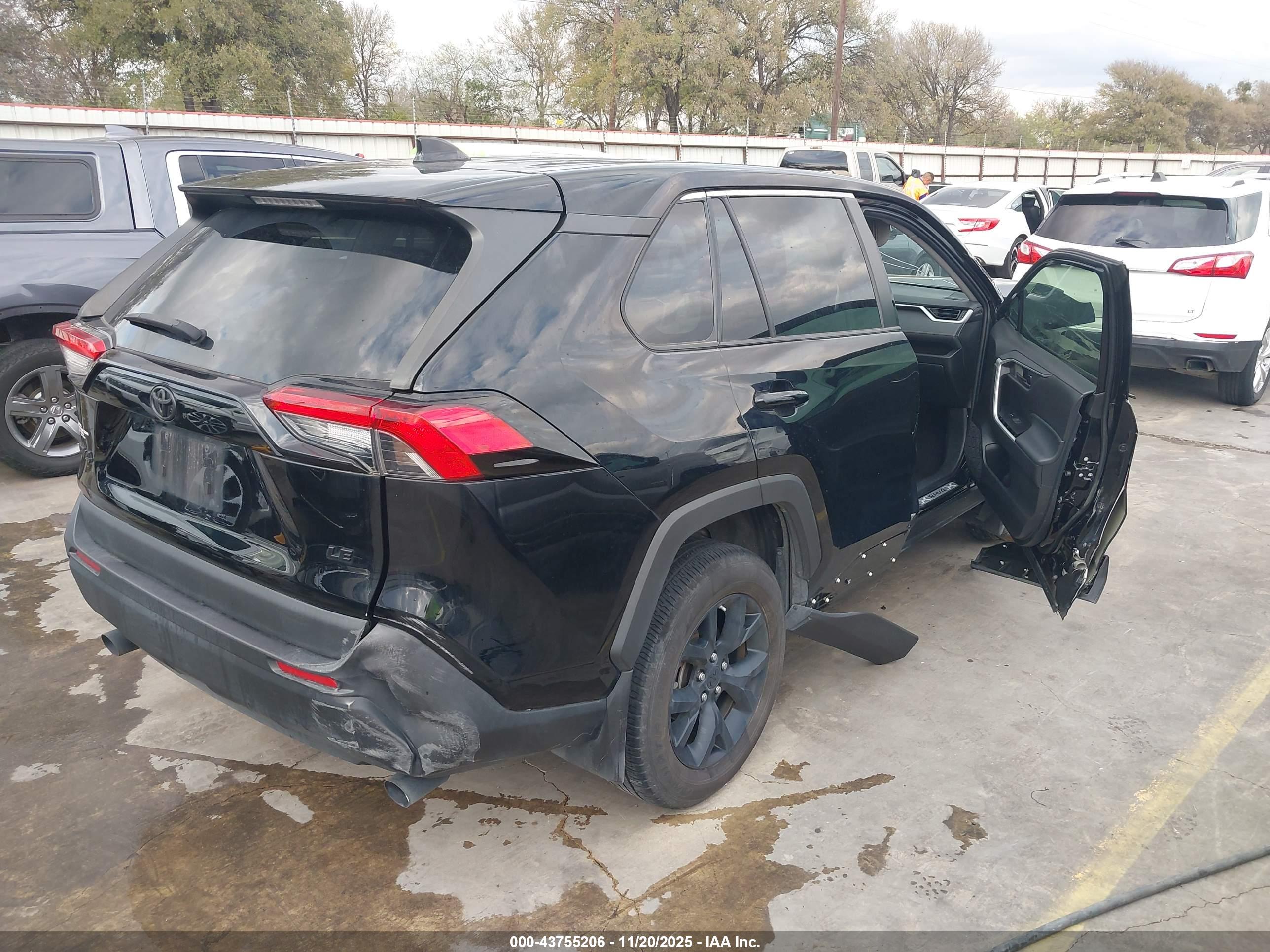 TOYOTA RAV4 image 4