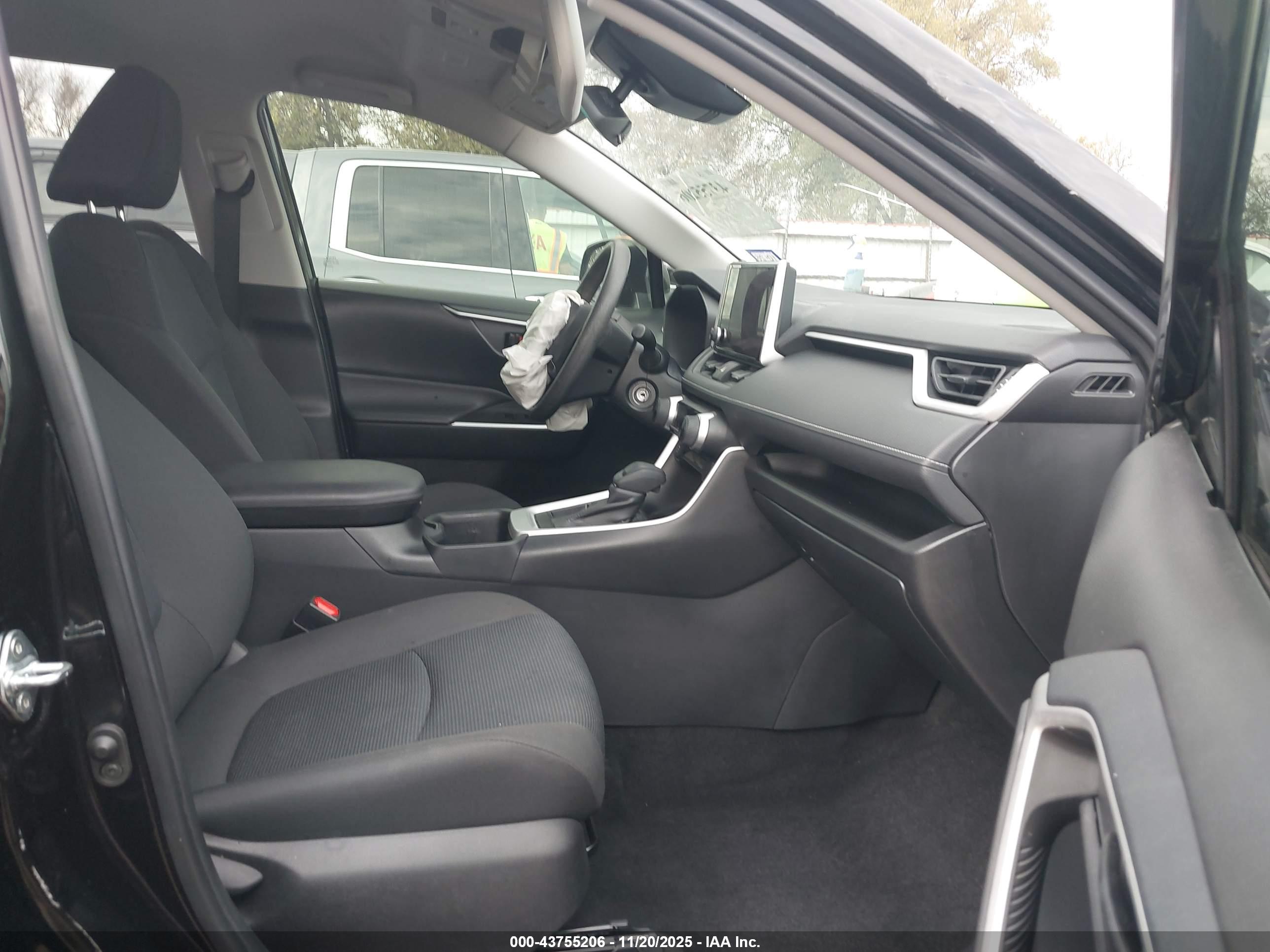 TOYOTA RAV4 image 5