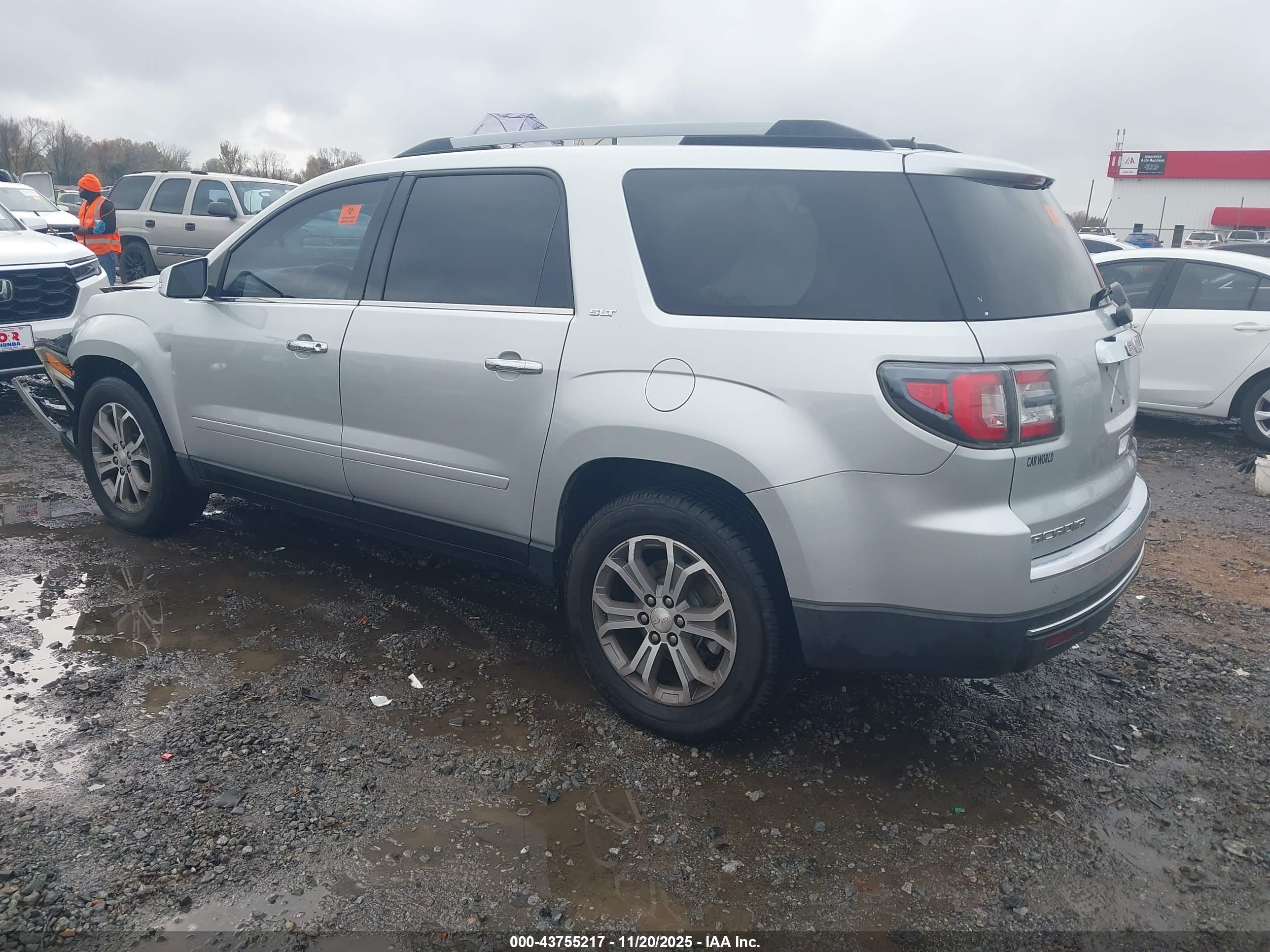 GMC ACADIA image 3
