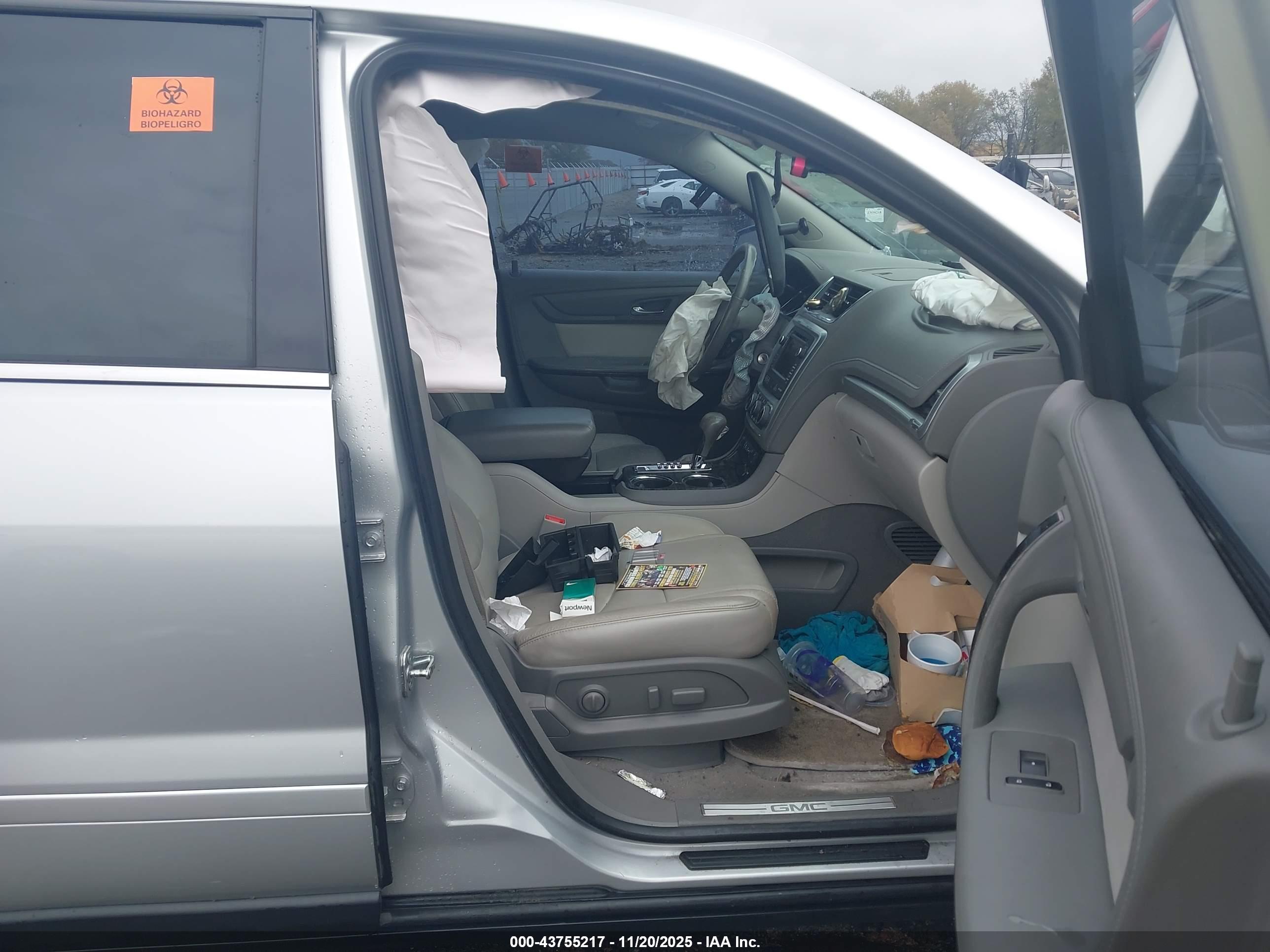 GMC ACADIA image 5