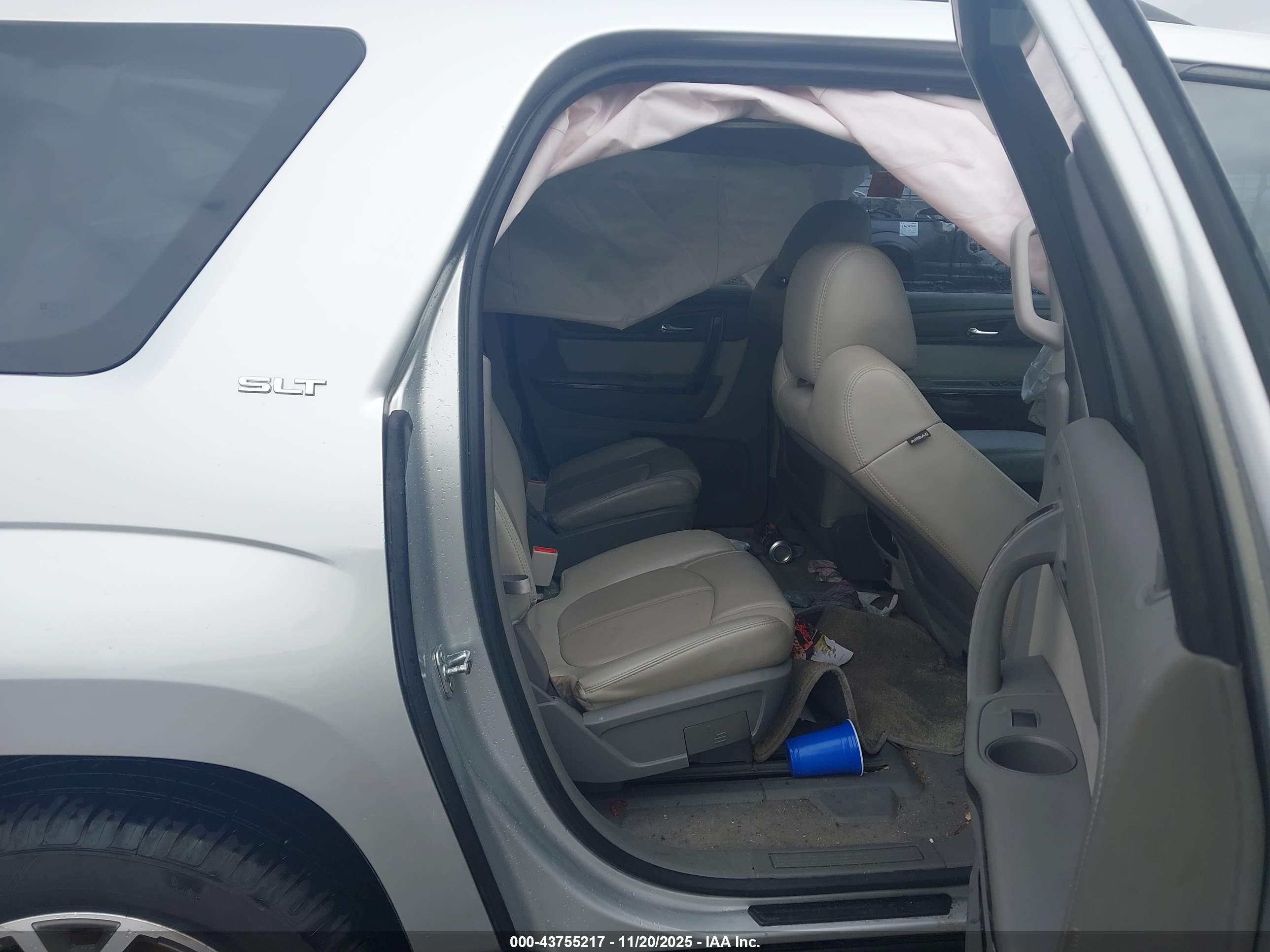 GMC ACADIA image 8