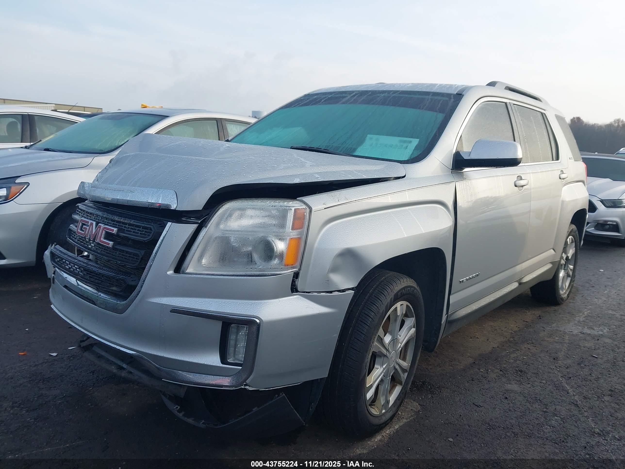 GMC TERRAIN image 2