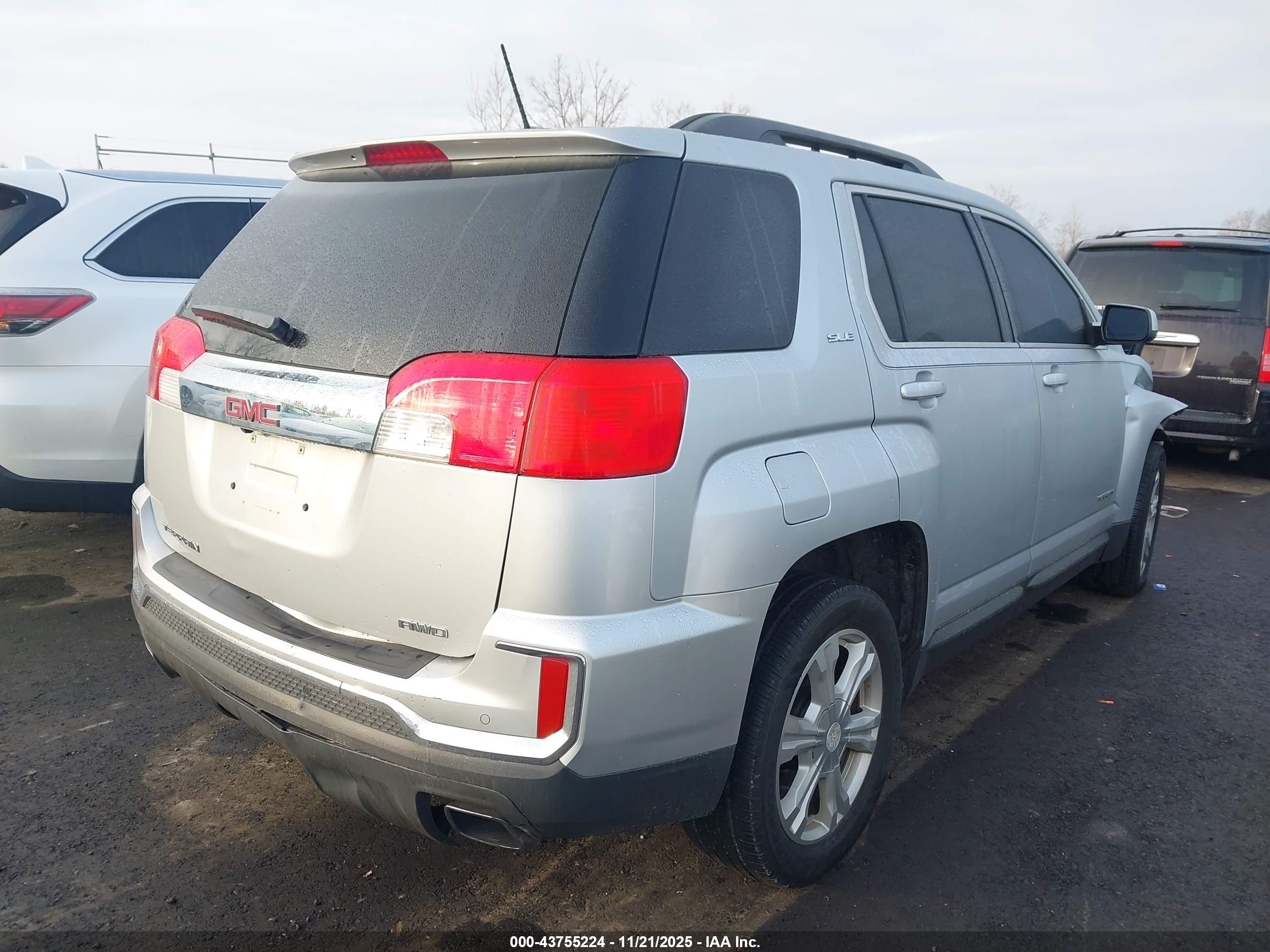 GMC TERRAIN image 4