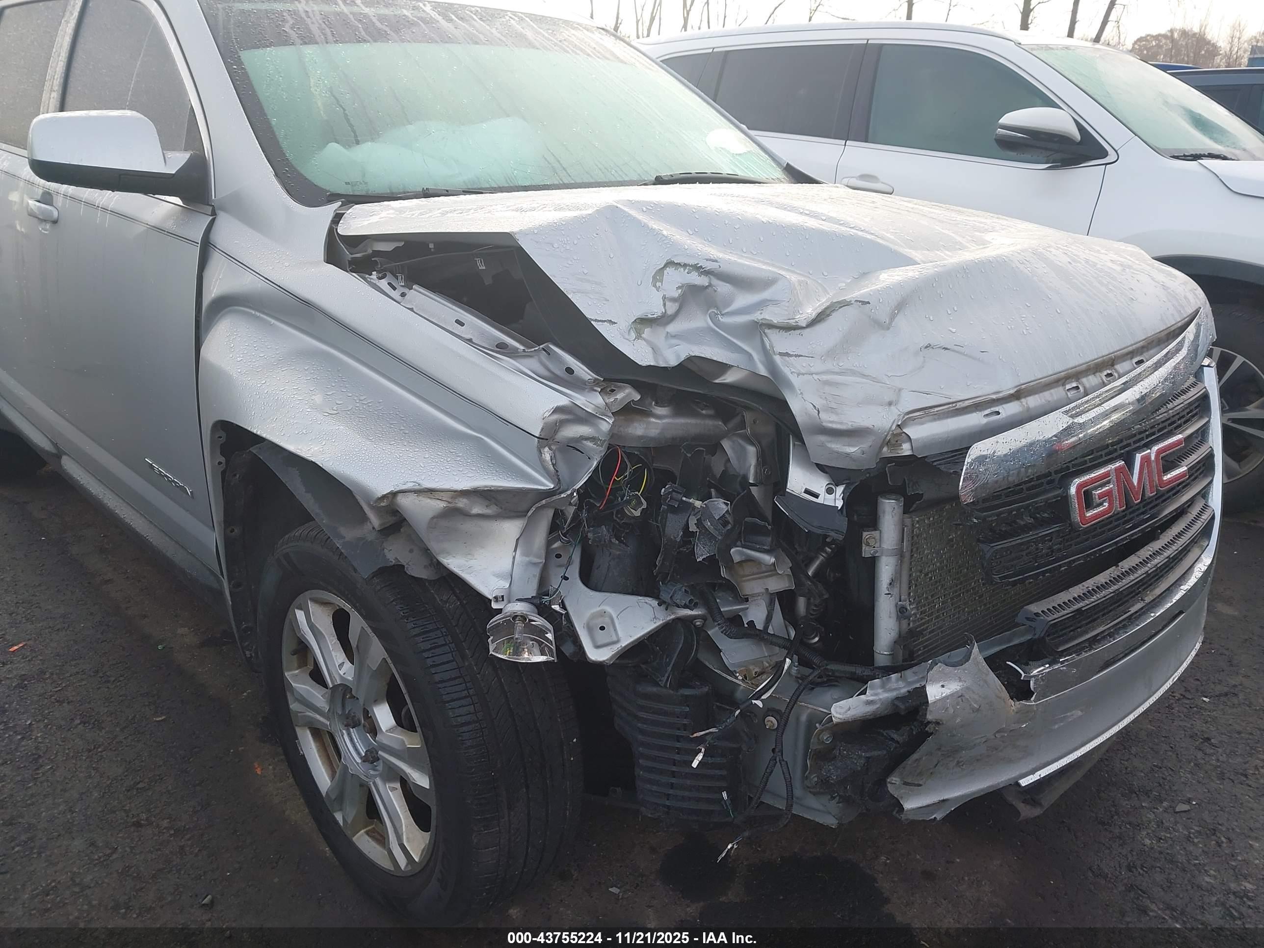 GMC TERRAIN image 6