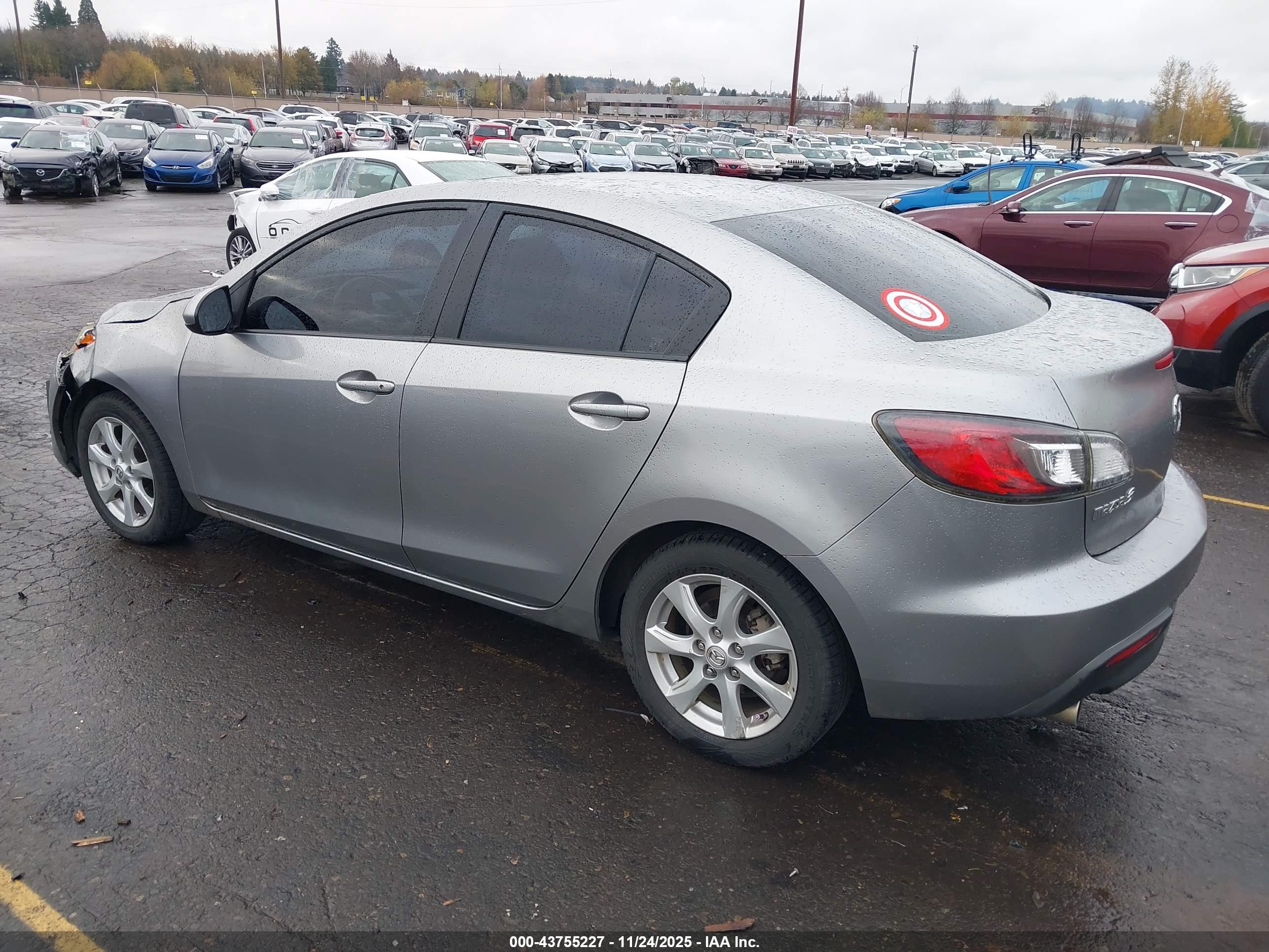 MAZDA MAZDA3 image 3