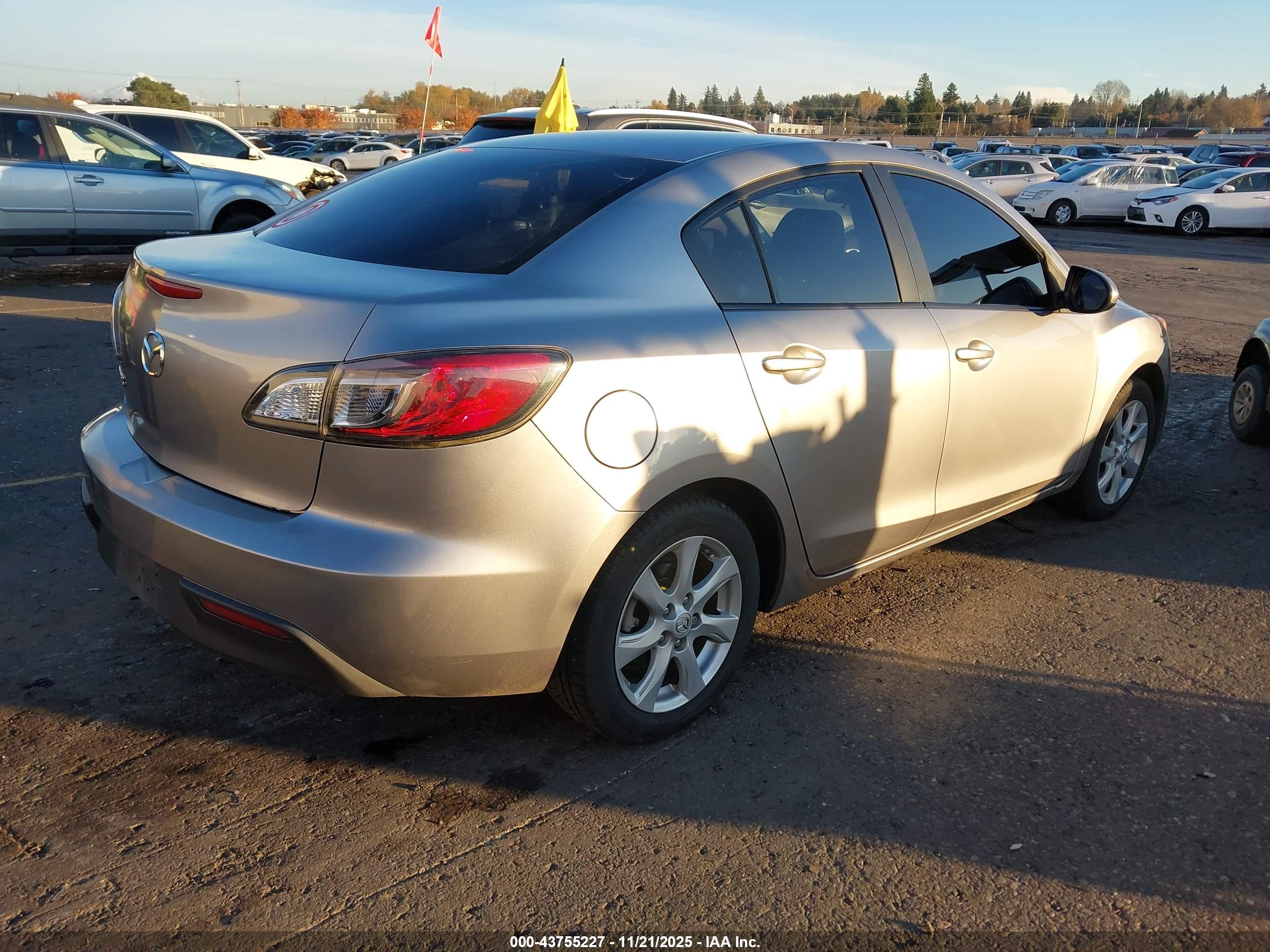 MAZDA MAZDA3 image 4