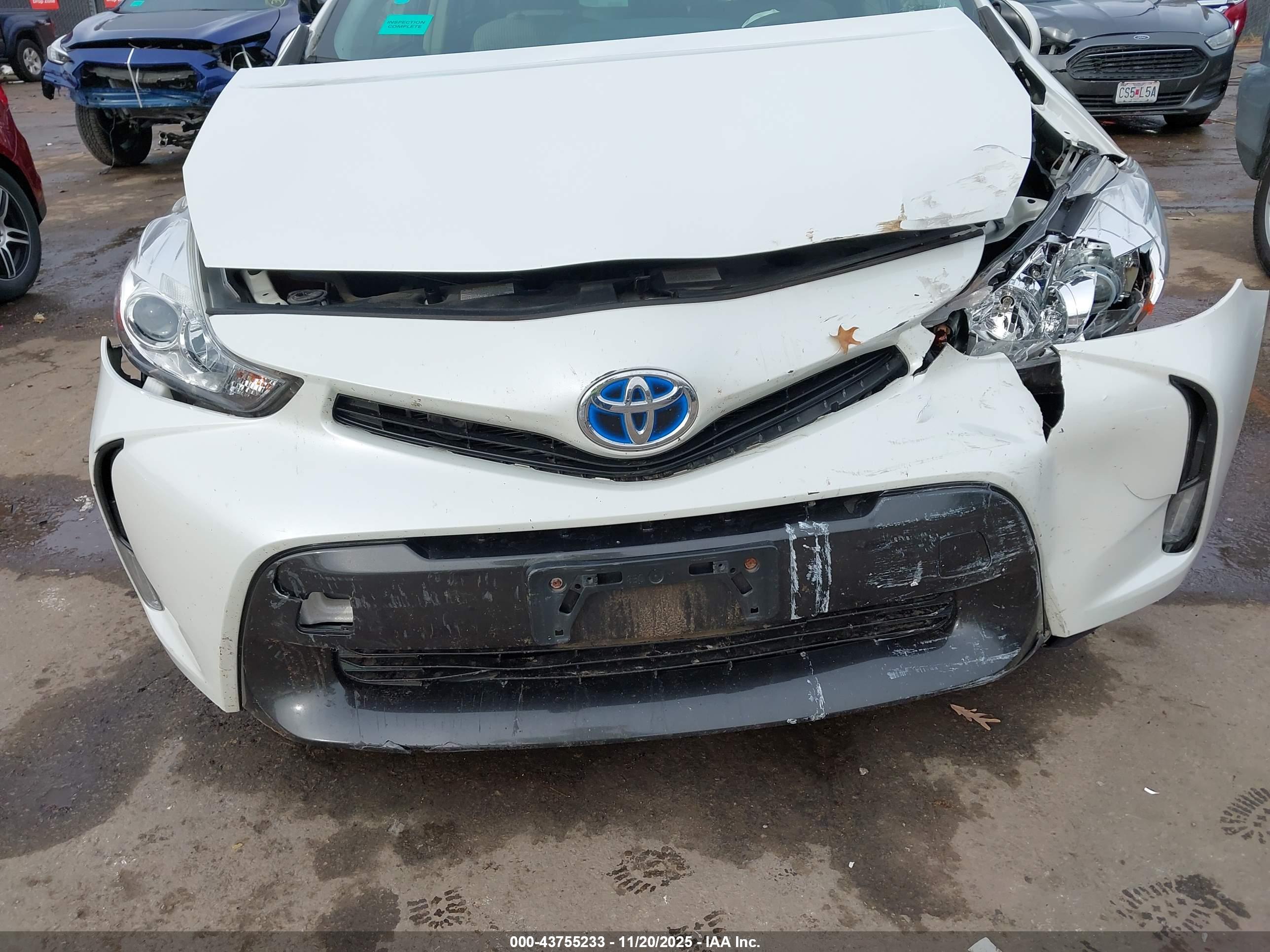TOYOTA PRIUS image 6