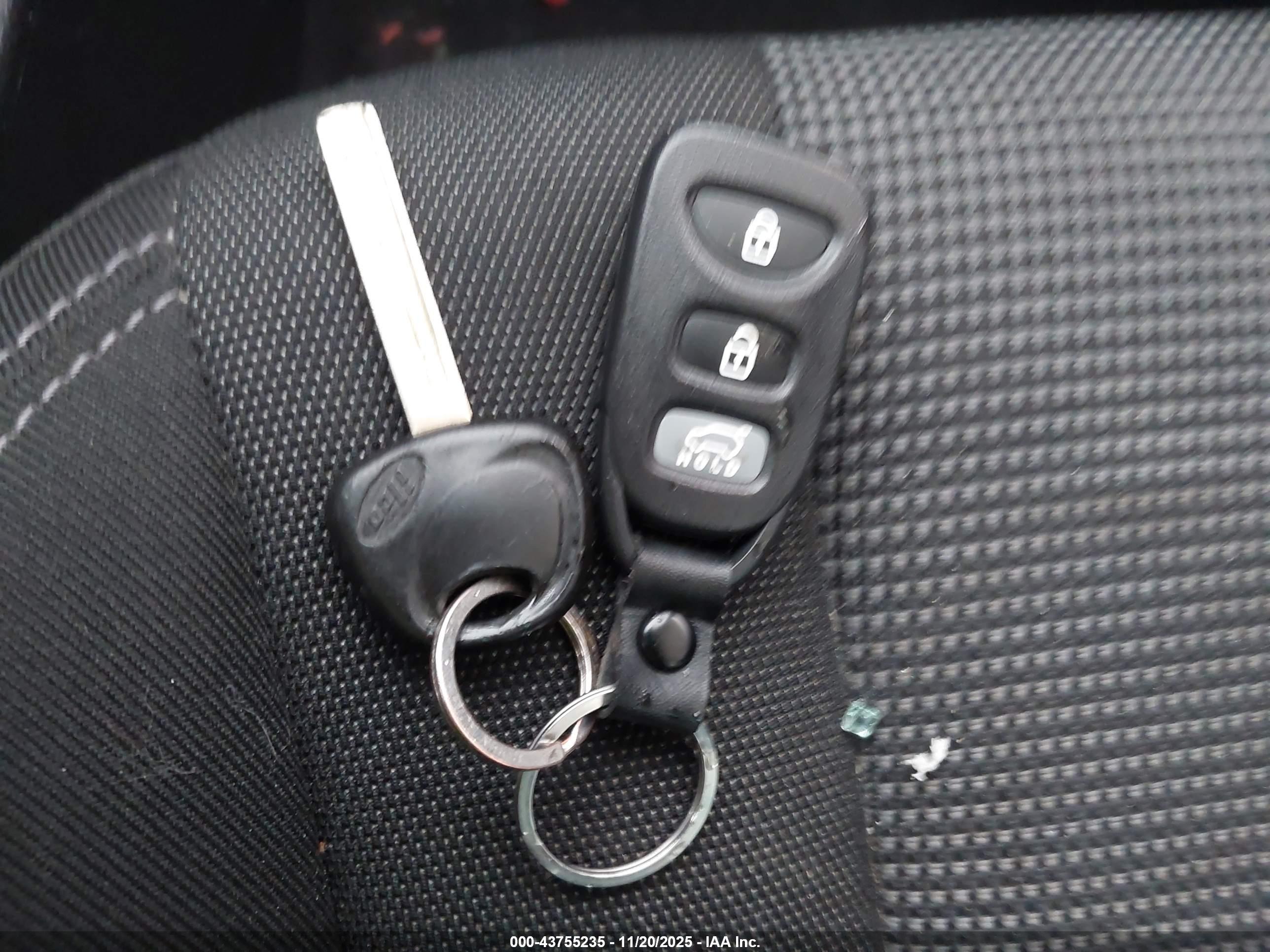 HYUNDAI ELANTRA image 11