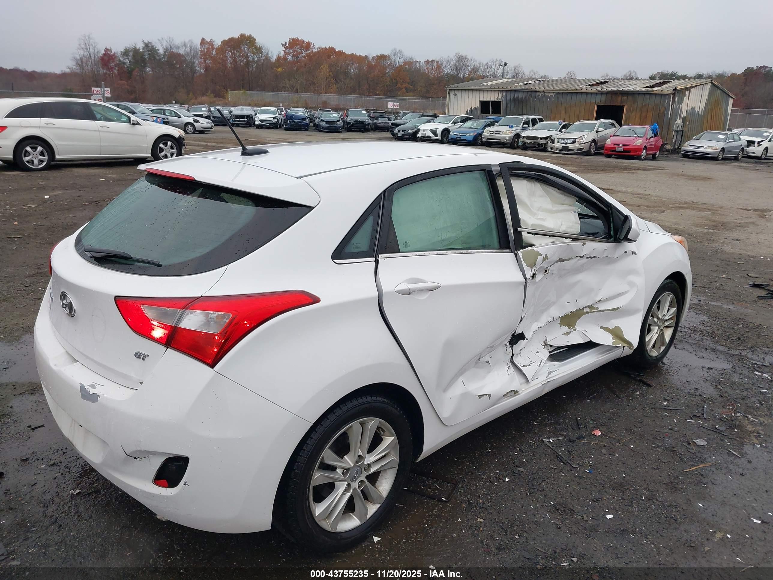 HYUNDAI ELANTRA image 4