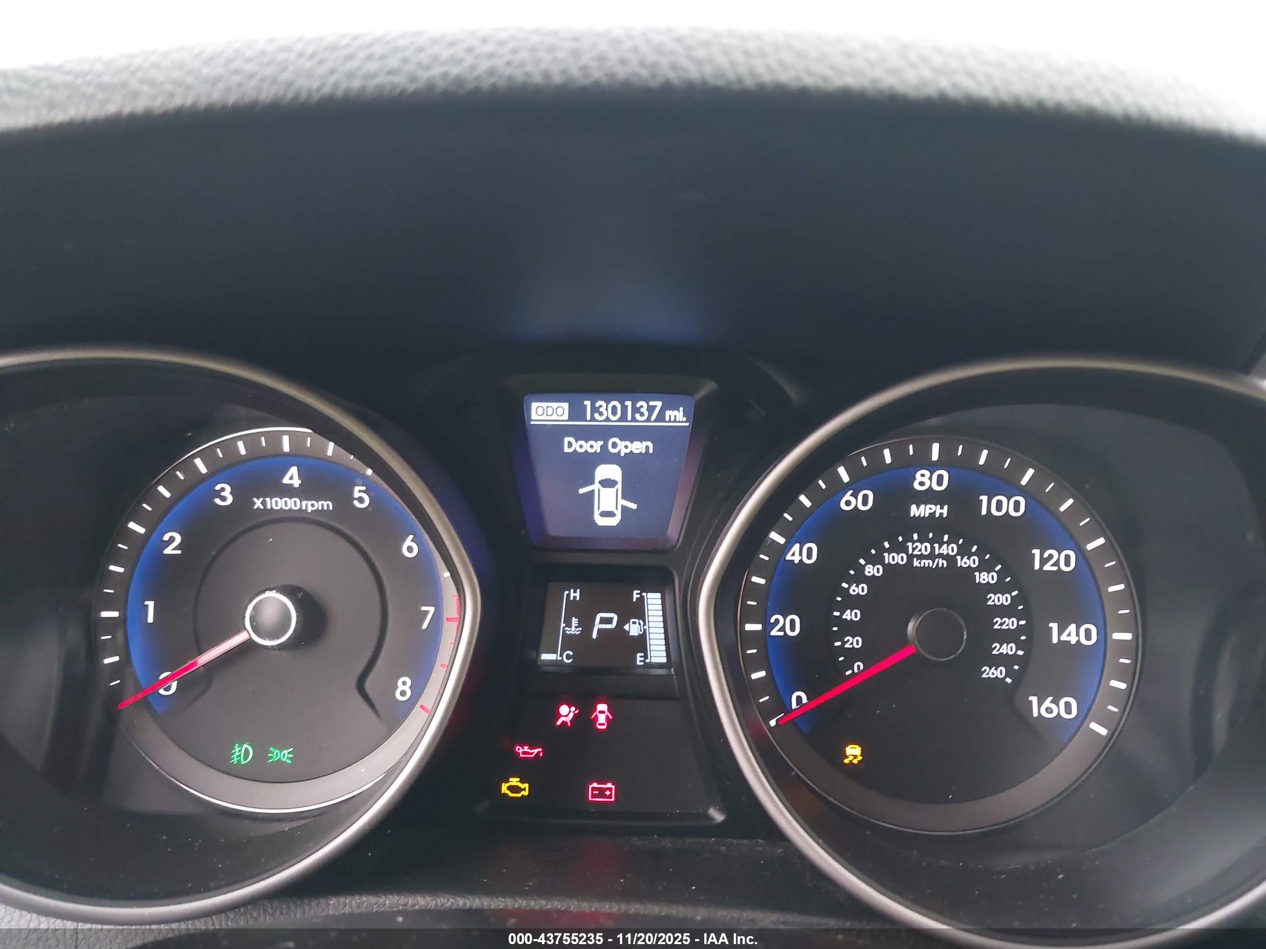 HYUNDAI ELANTRA image 7