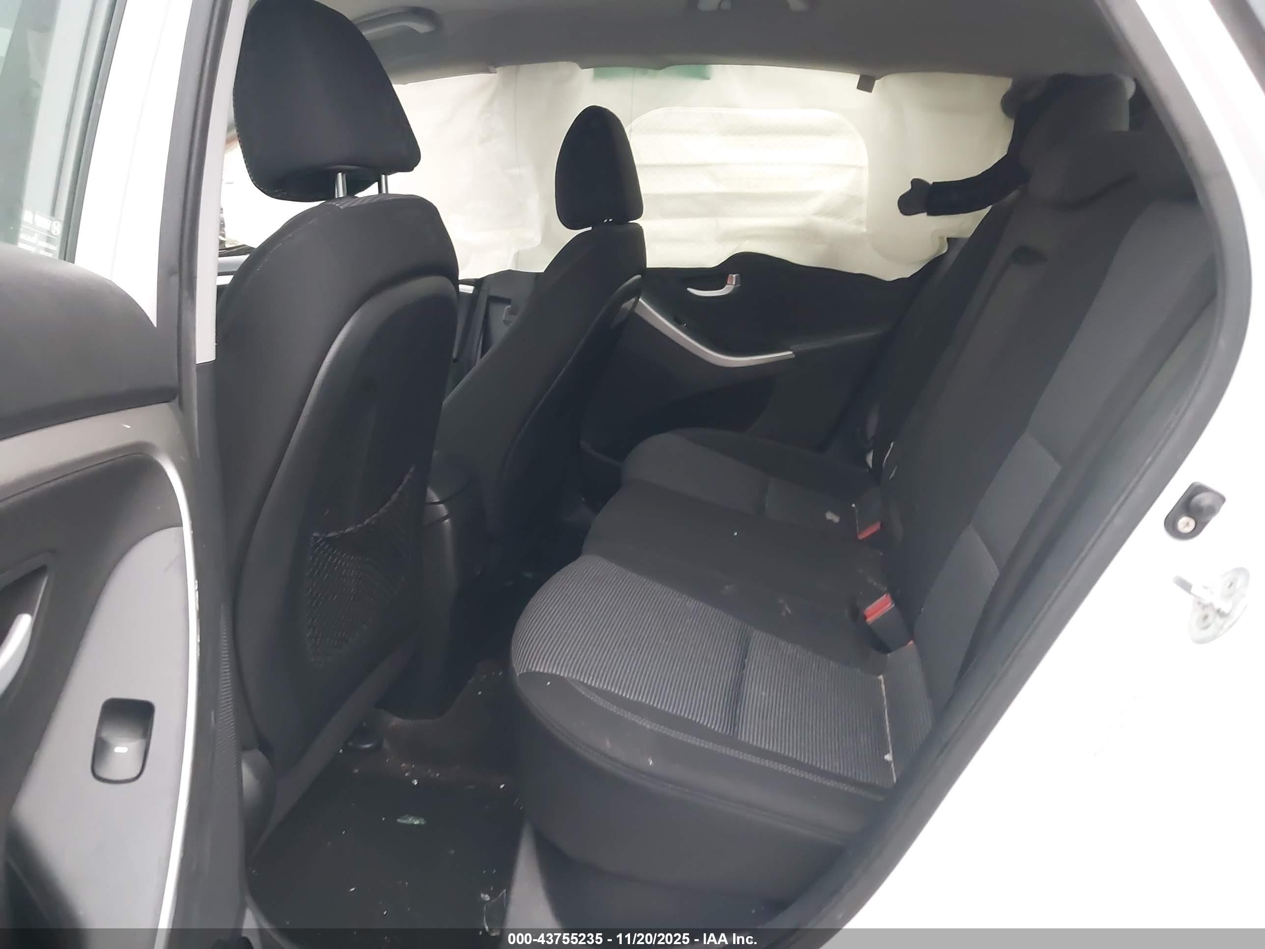 HYUNDAI ELANTRA image 8