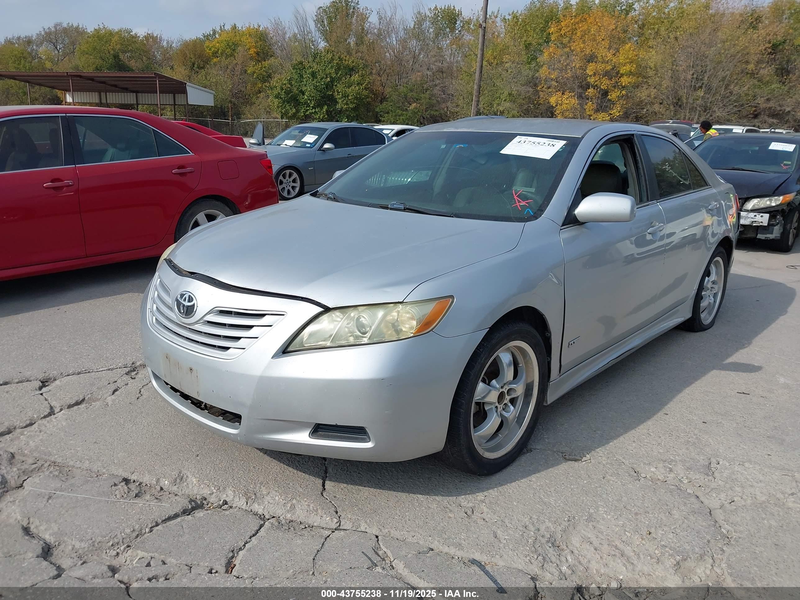 TOYOTA CAMRY image 2