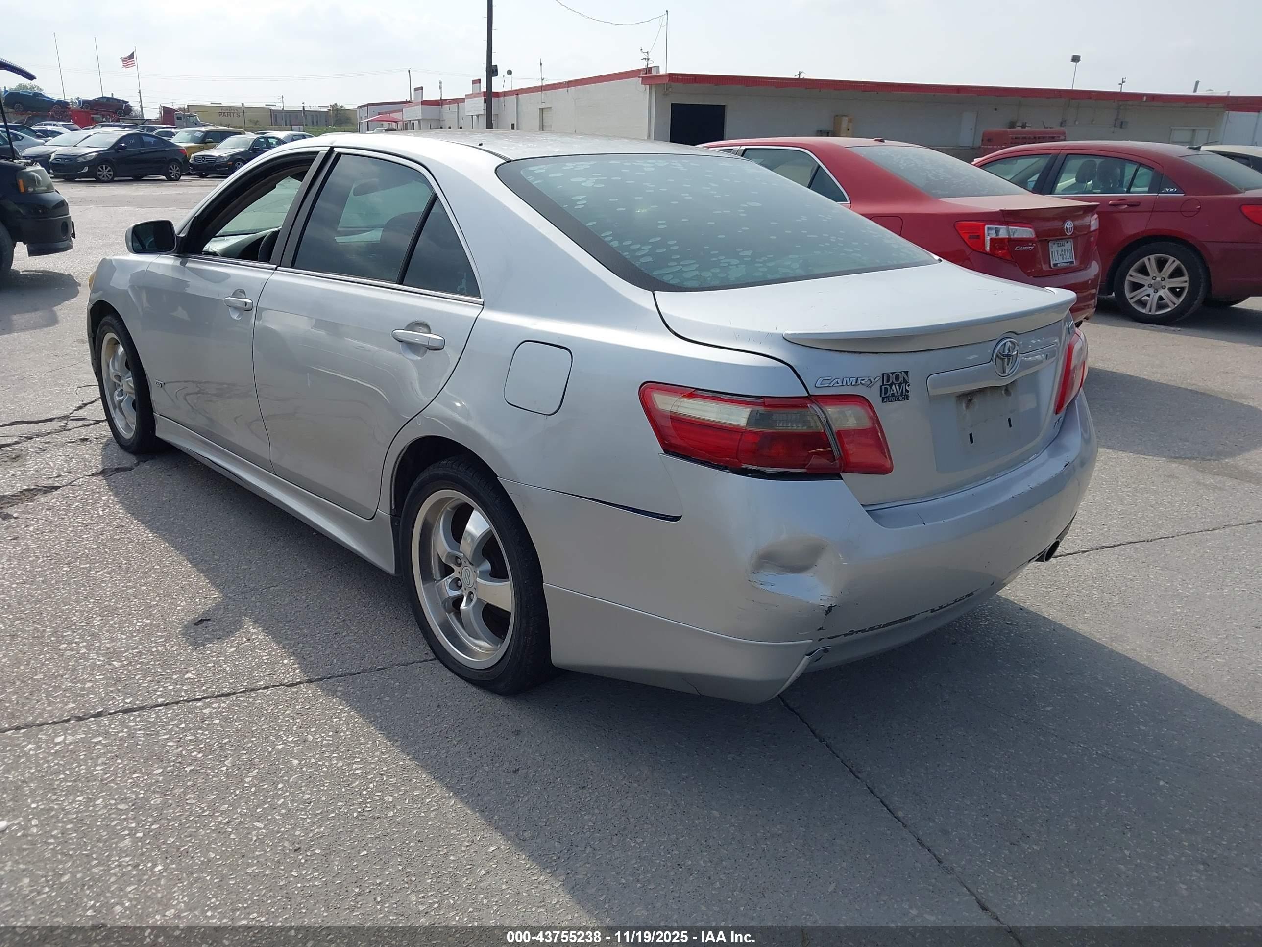 TOYOTA CAMRY image 3