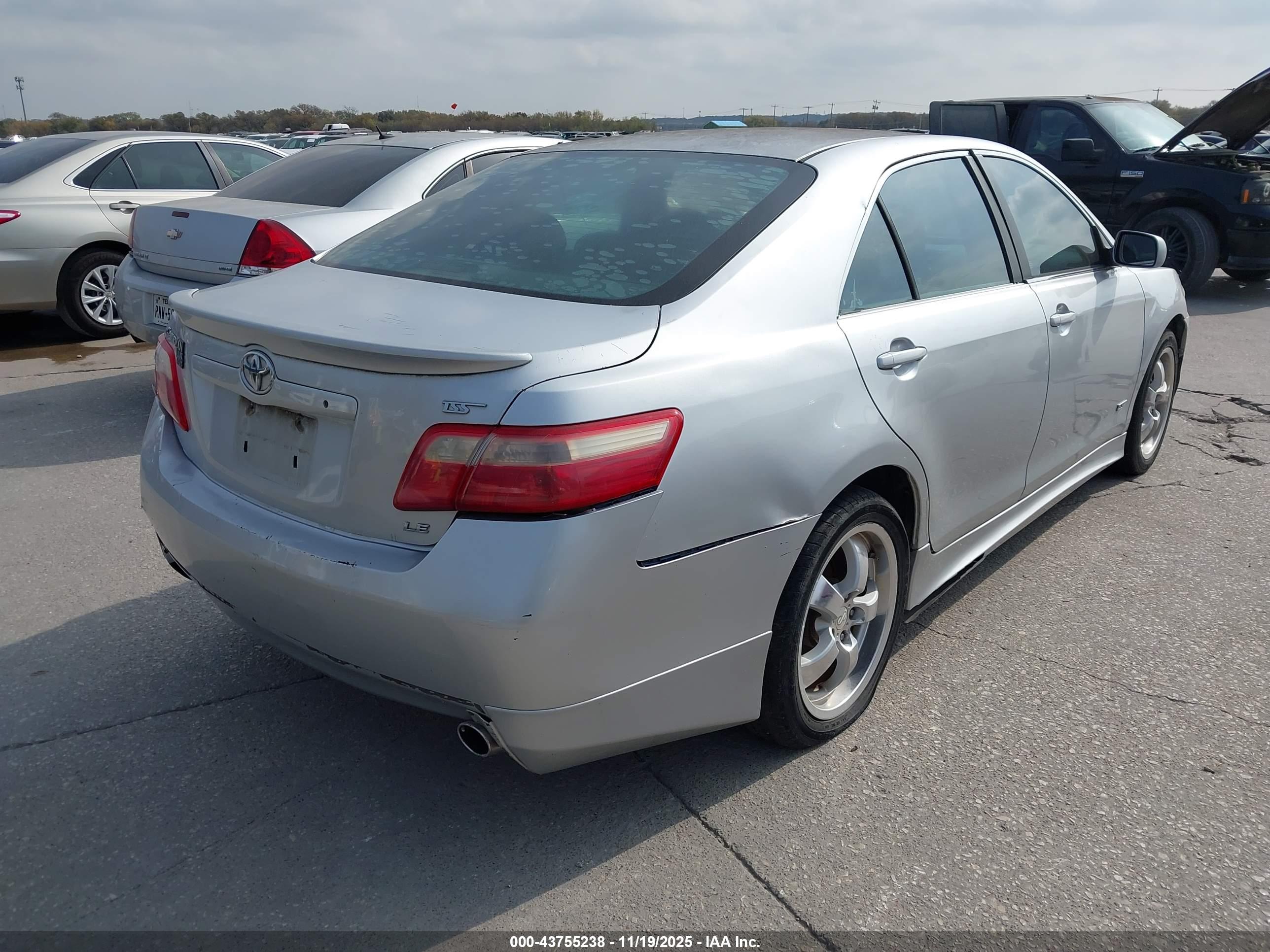 TOYOTA CAMRY image 4