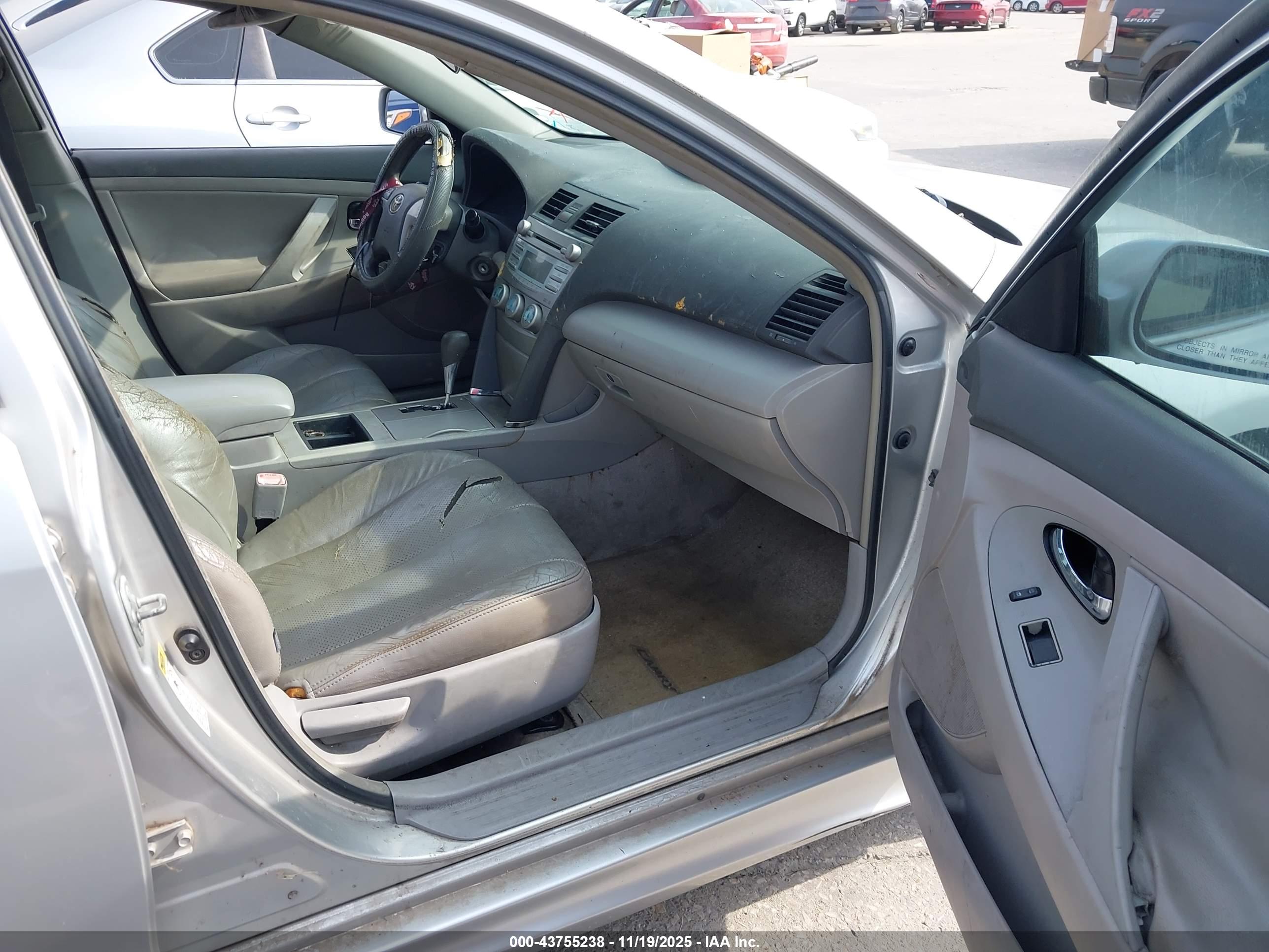 TOYOTA CAMRY image 5