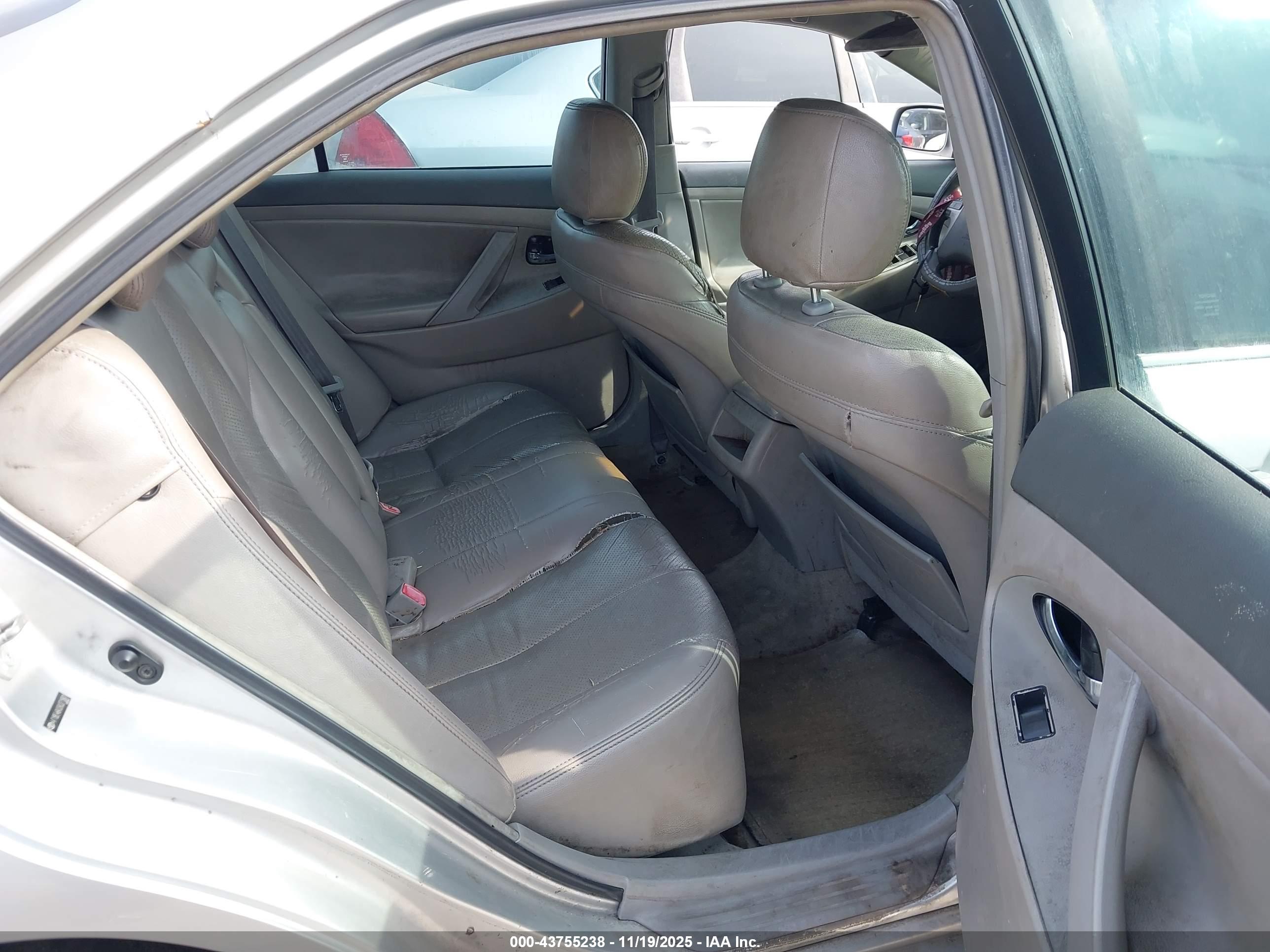 TOYOTA CAMRY image 8