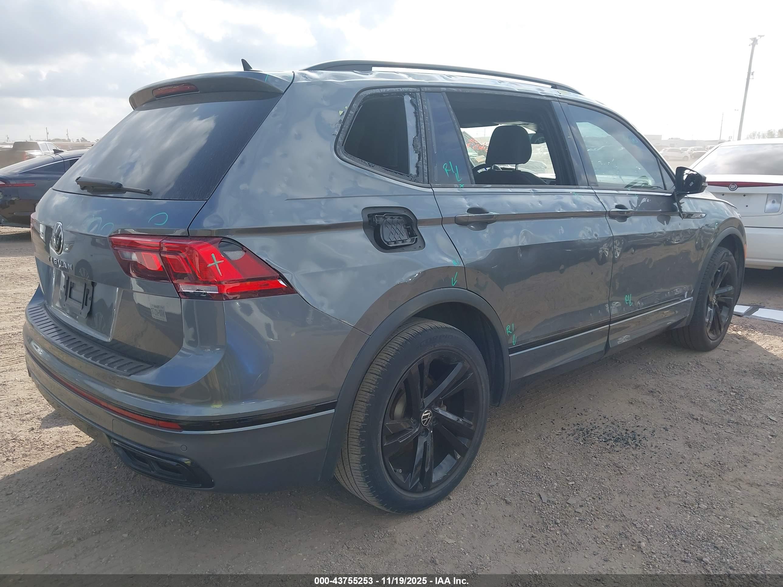 VOLKSWAGEN TIGUAN image 4