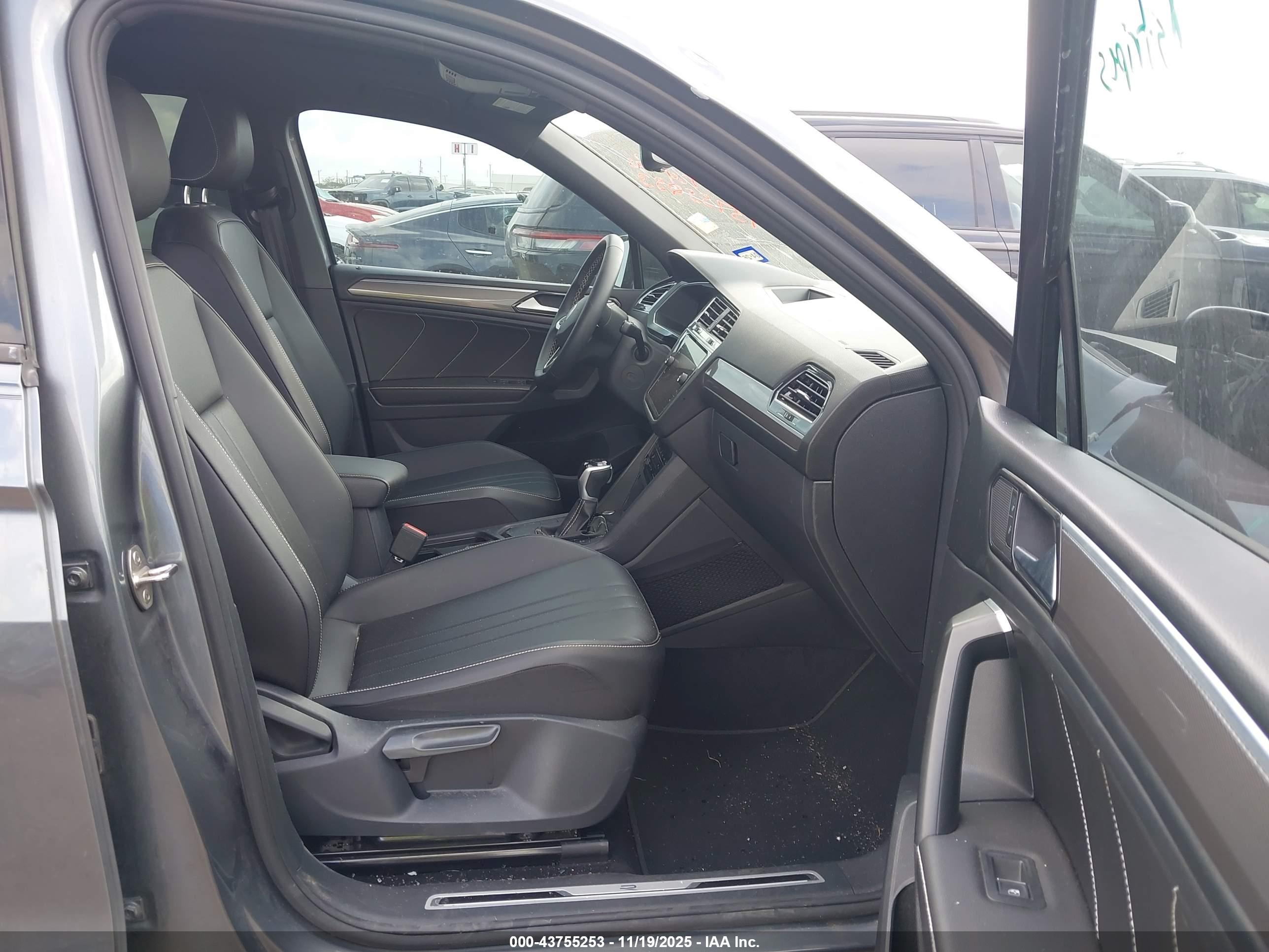 VOLKSWAGEN TIGUAN image 5