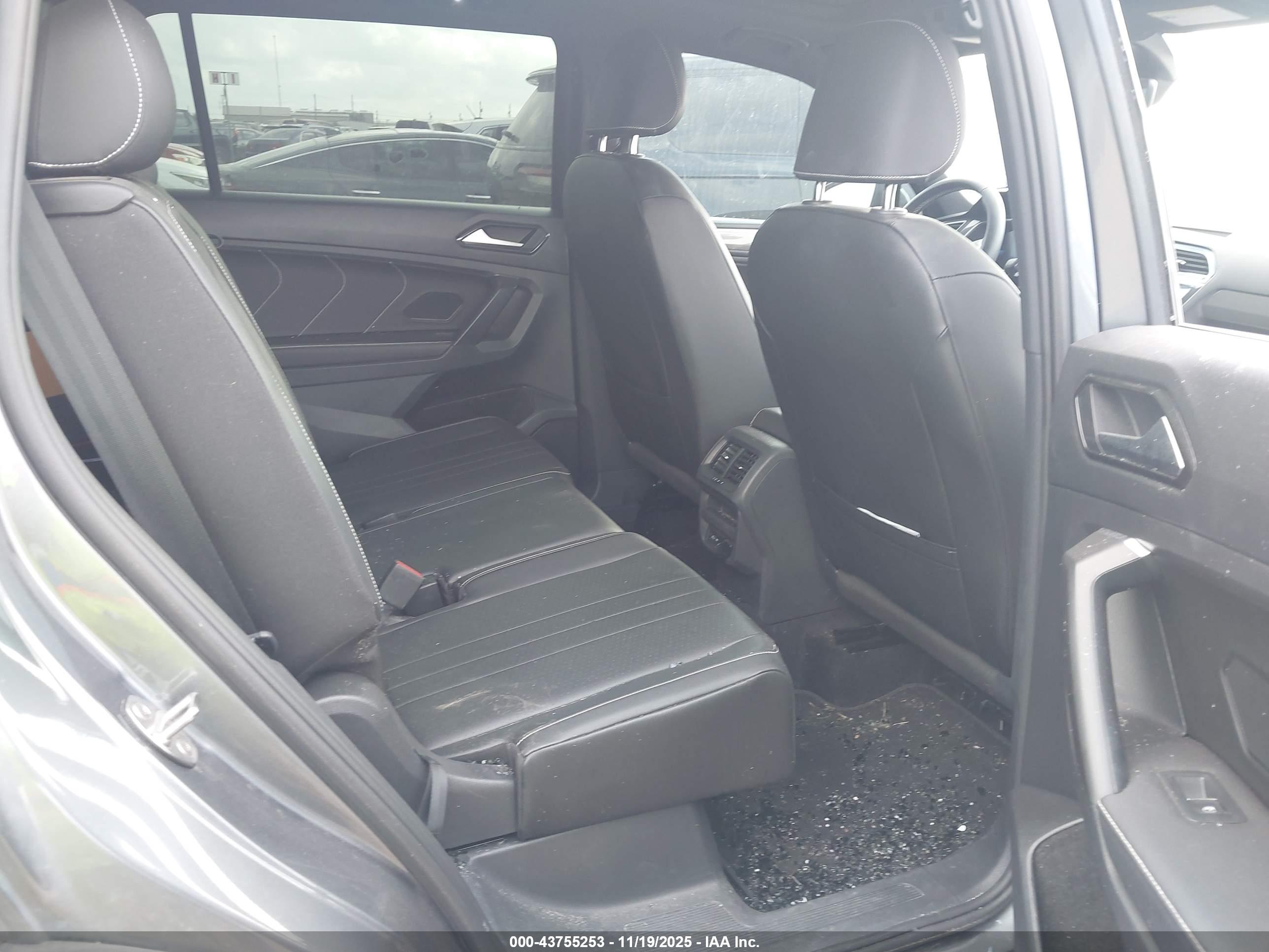 VOLKSWAGEN TIGUAN image 8
