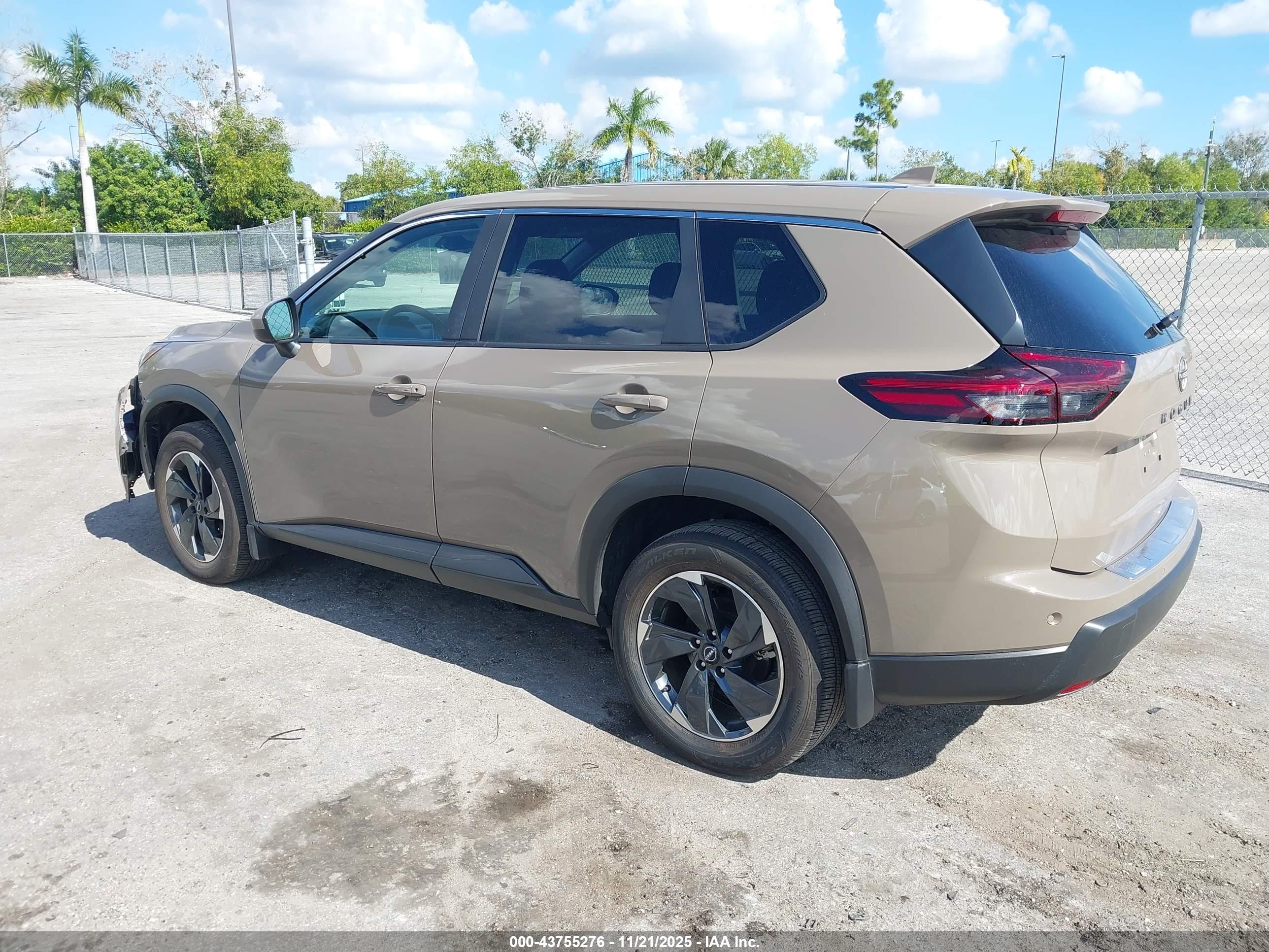 NISSAN ROGUE image 3