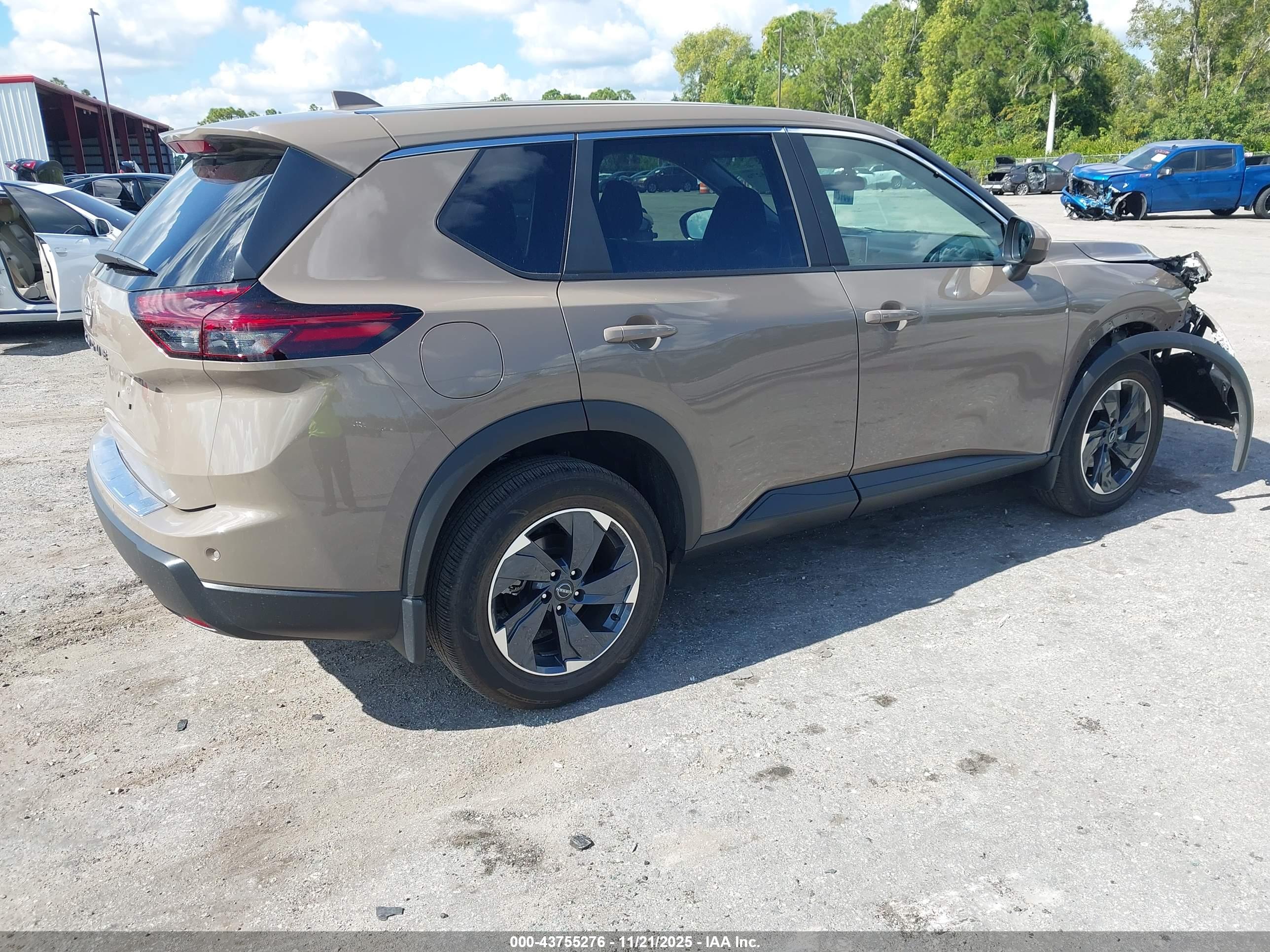 NISSAN ROGUE image 4