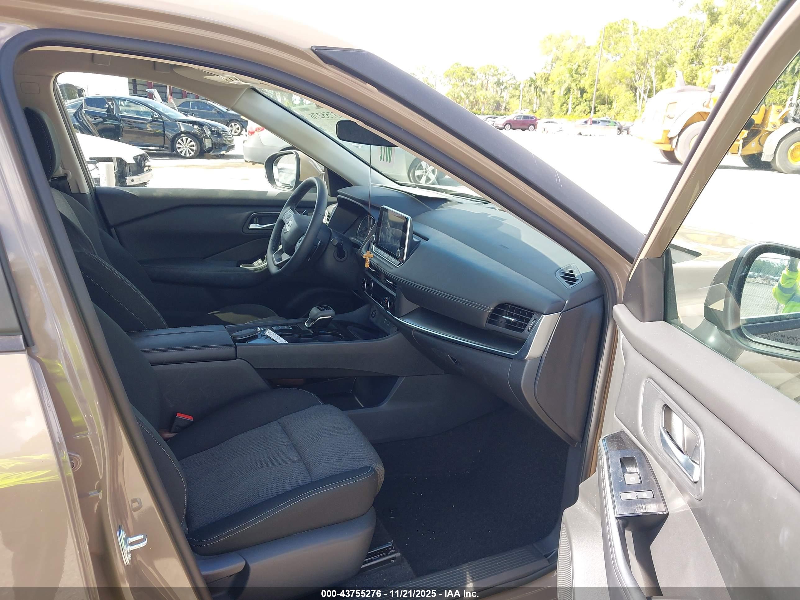 NISSAN ROGUE image 5