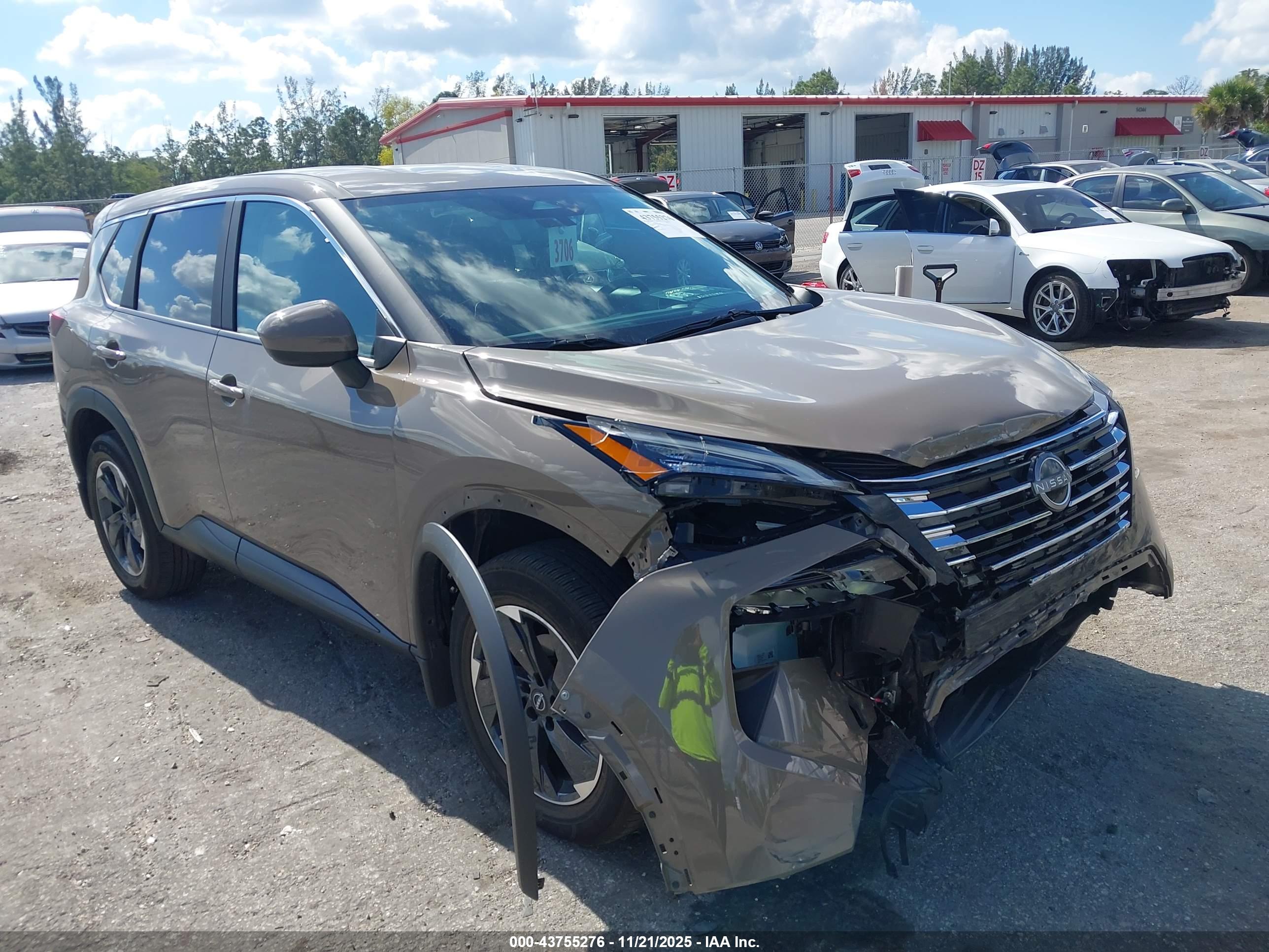 NISSAN ROGUE image 6