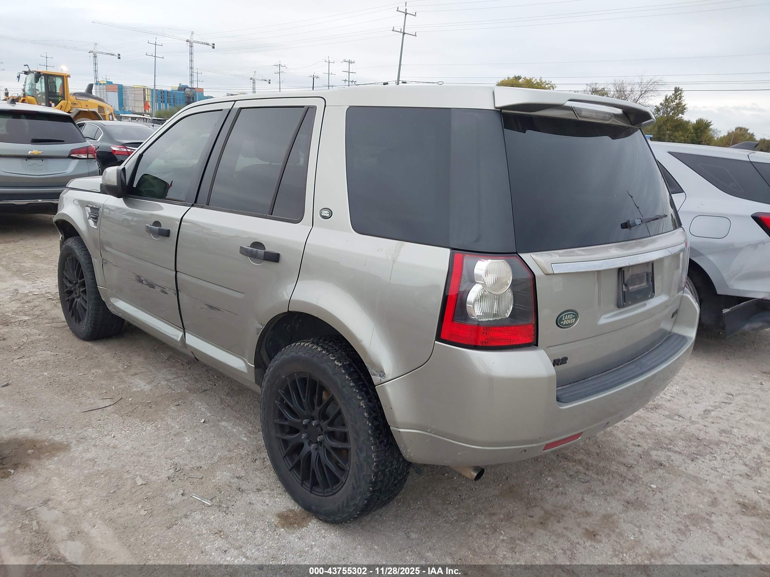 LAND ROVER image 3