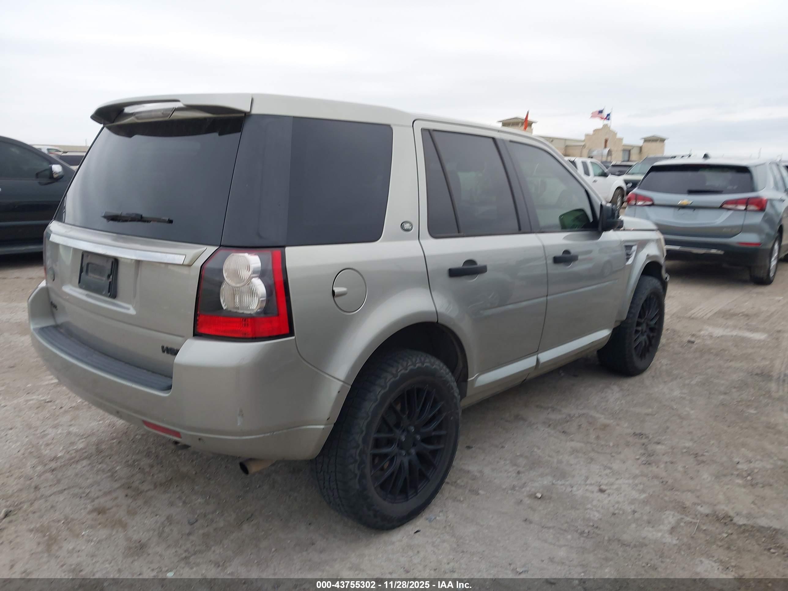 LAND ROVER image 4