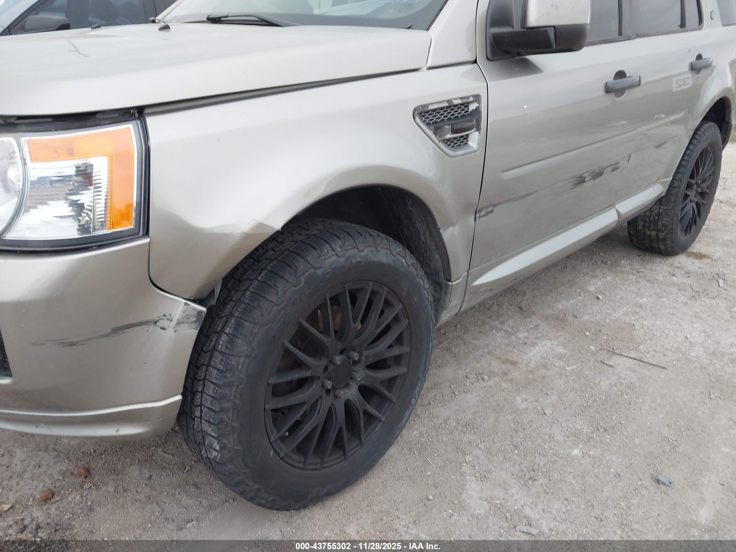 LAND ROVER image 6