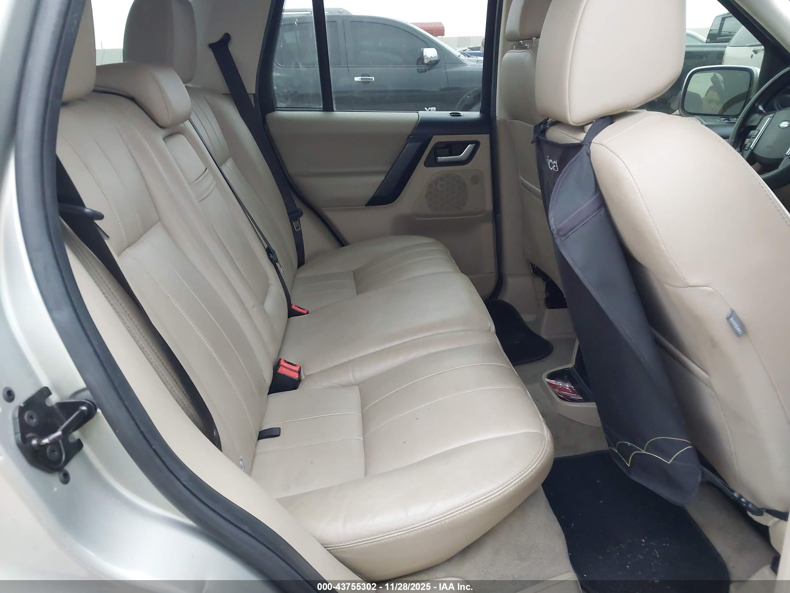 LAND ROVER image 8