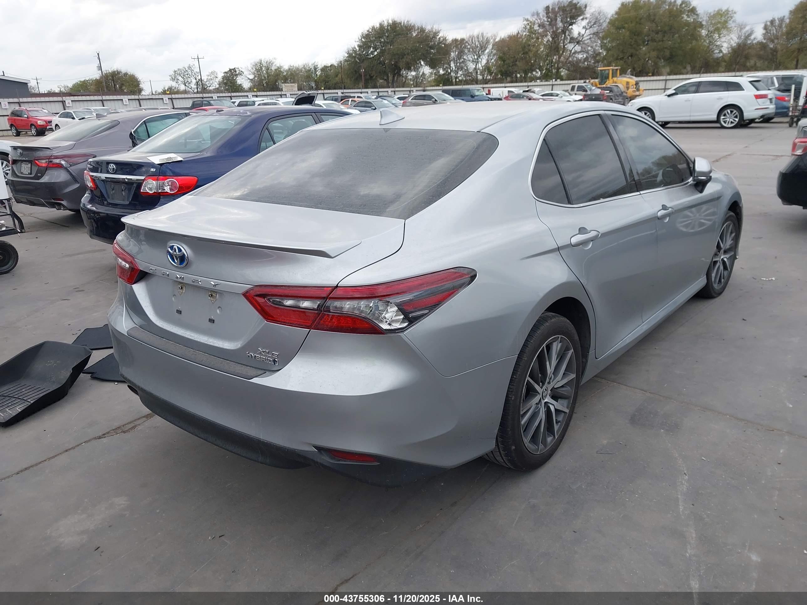 TOYOTA CAMRY image 4