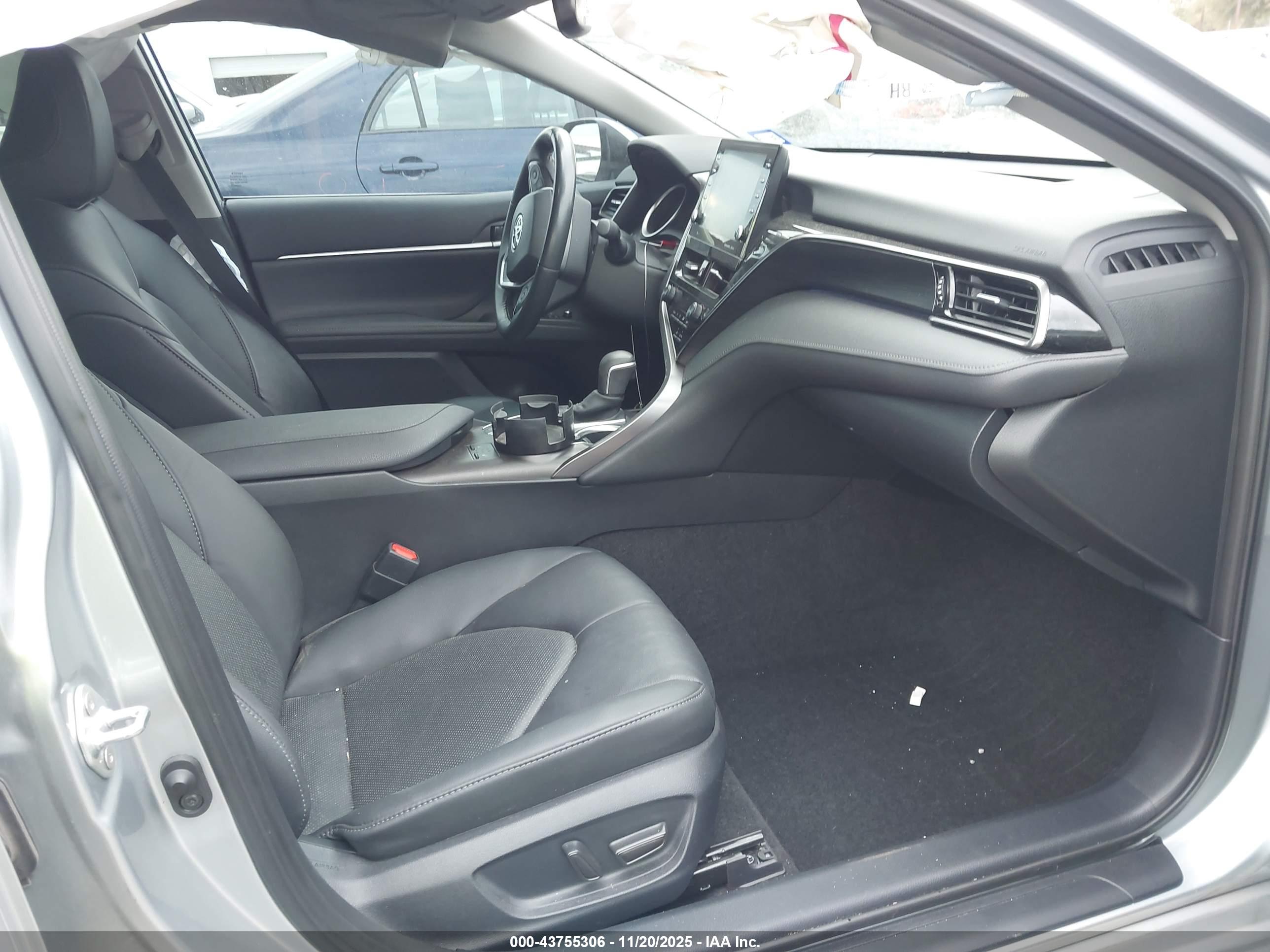 TOYOTA CAMRY image 5