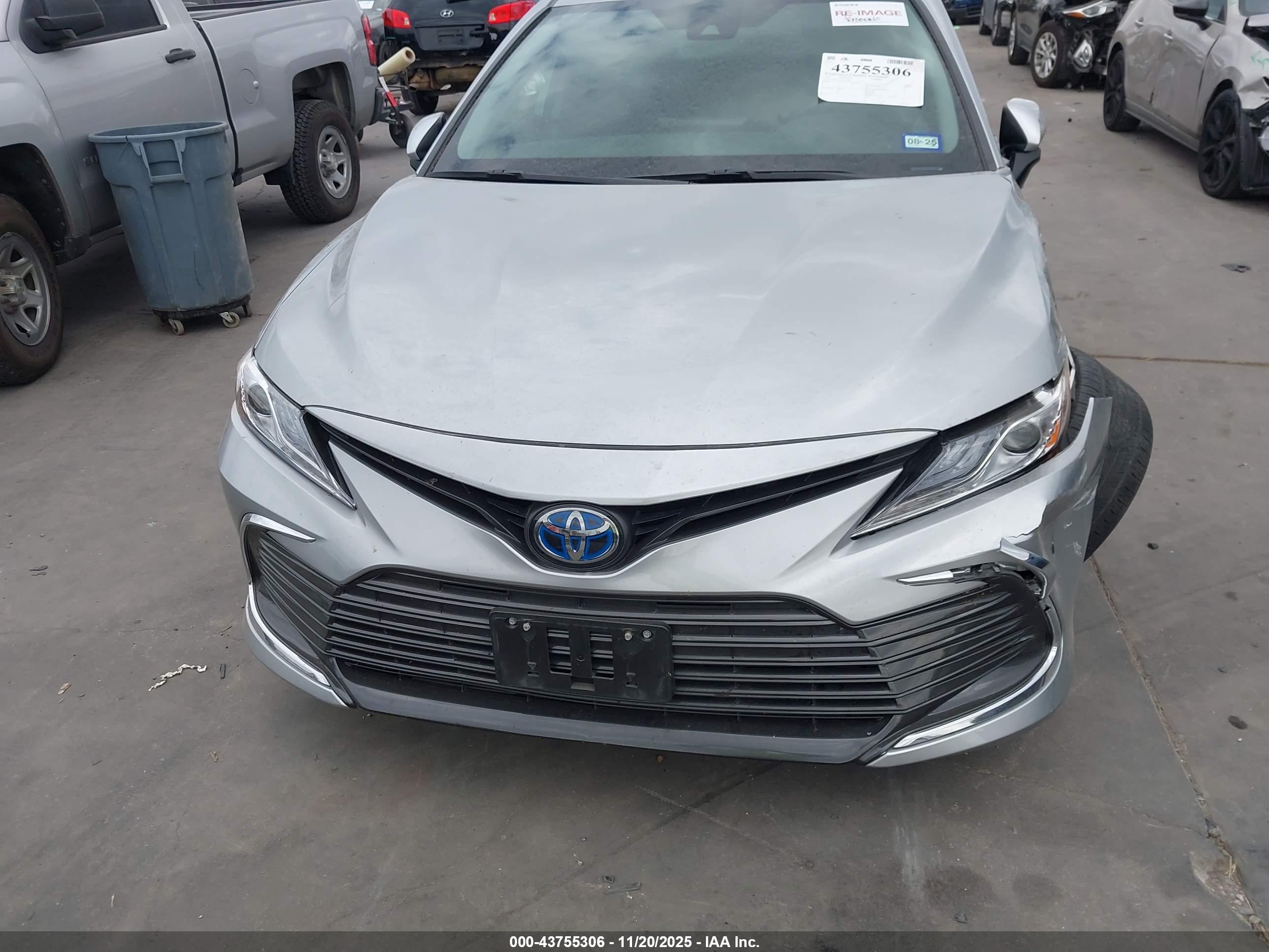 TOYOTA CAMRY image 6