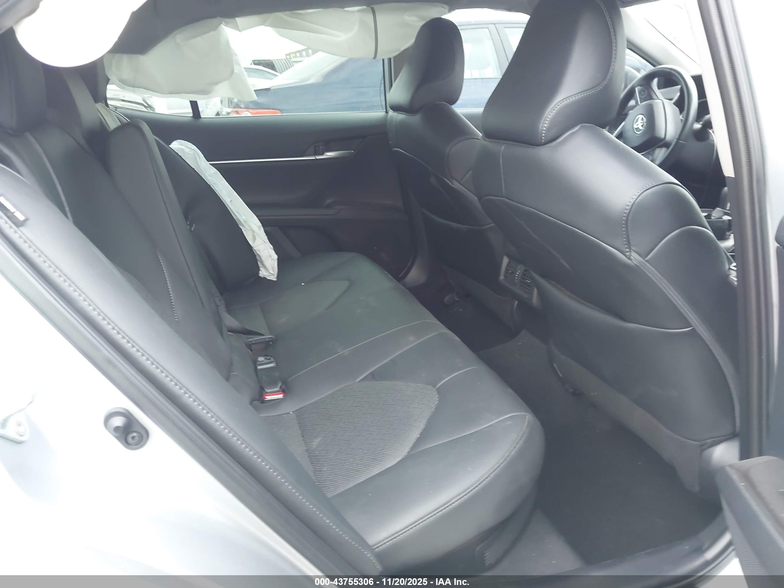 TOYOTA CAMRY image 8