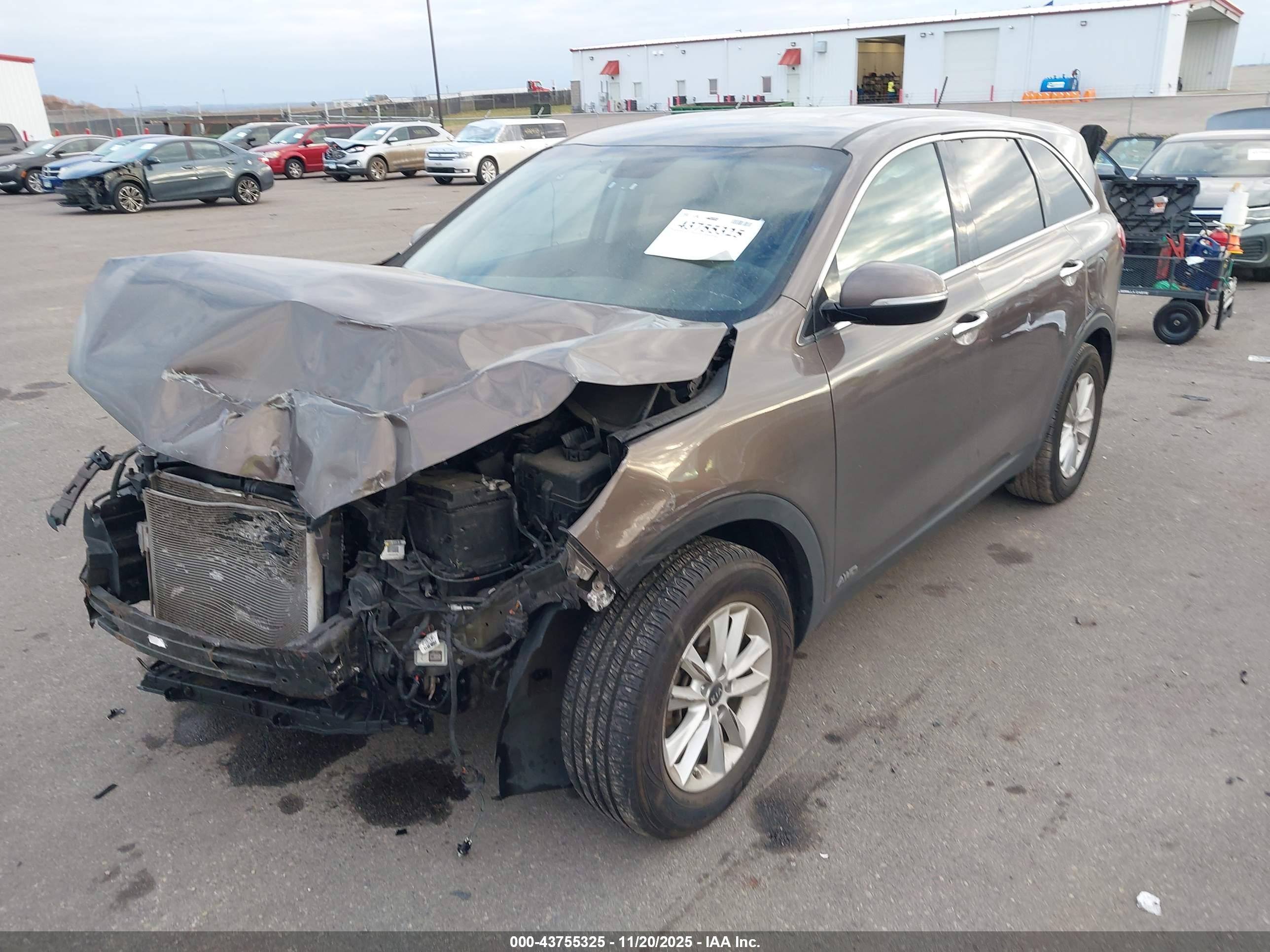 KIA SORENTO image 2