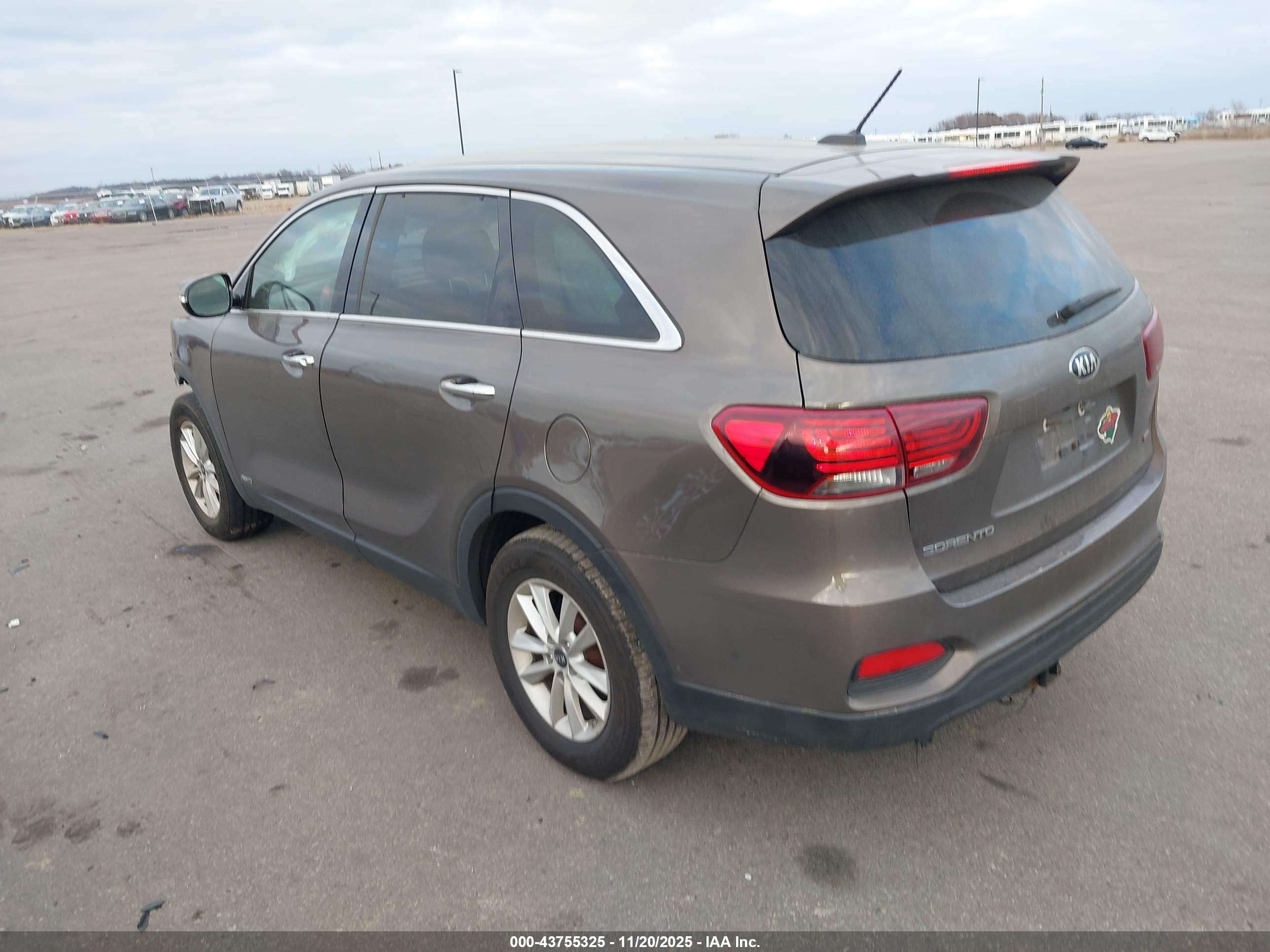 KIA SORENTO image 3