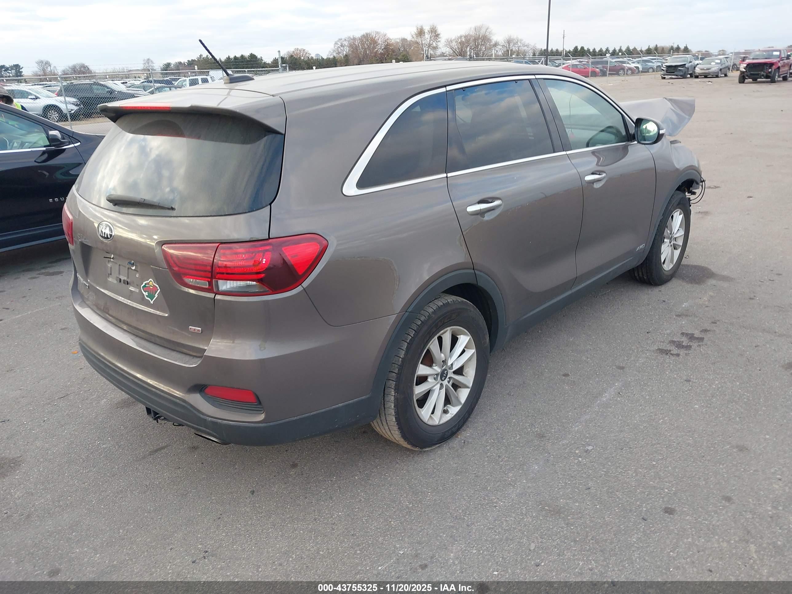 KIA SORENTO image 4