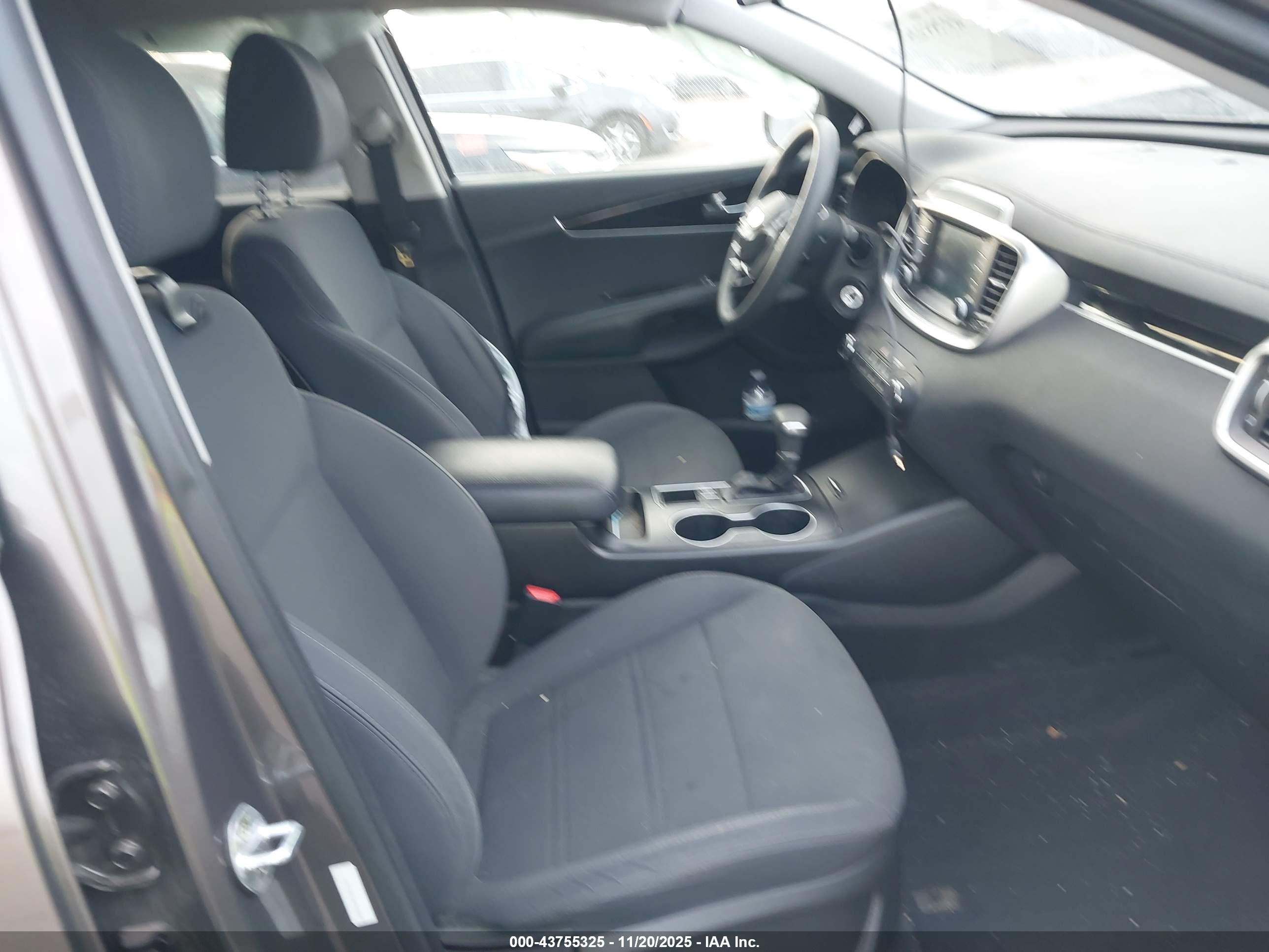 KIA SORENTO image 5