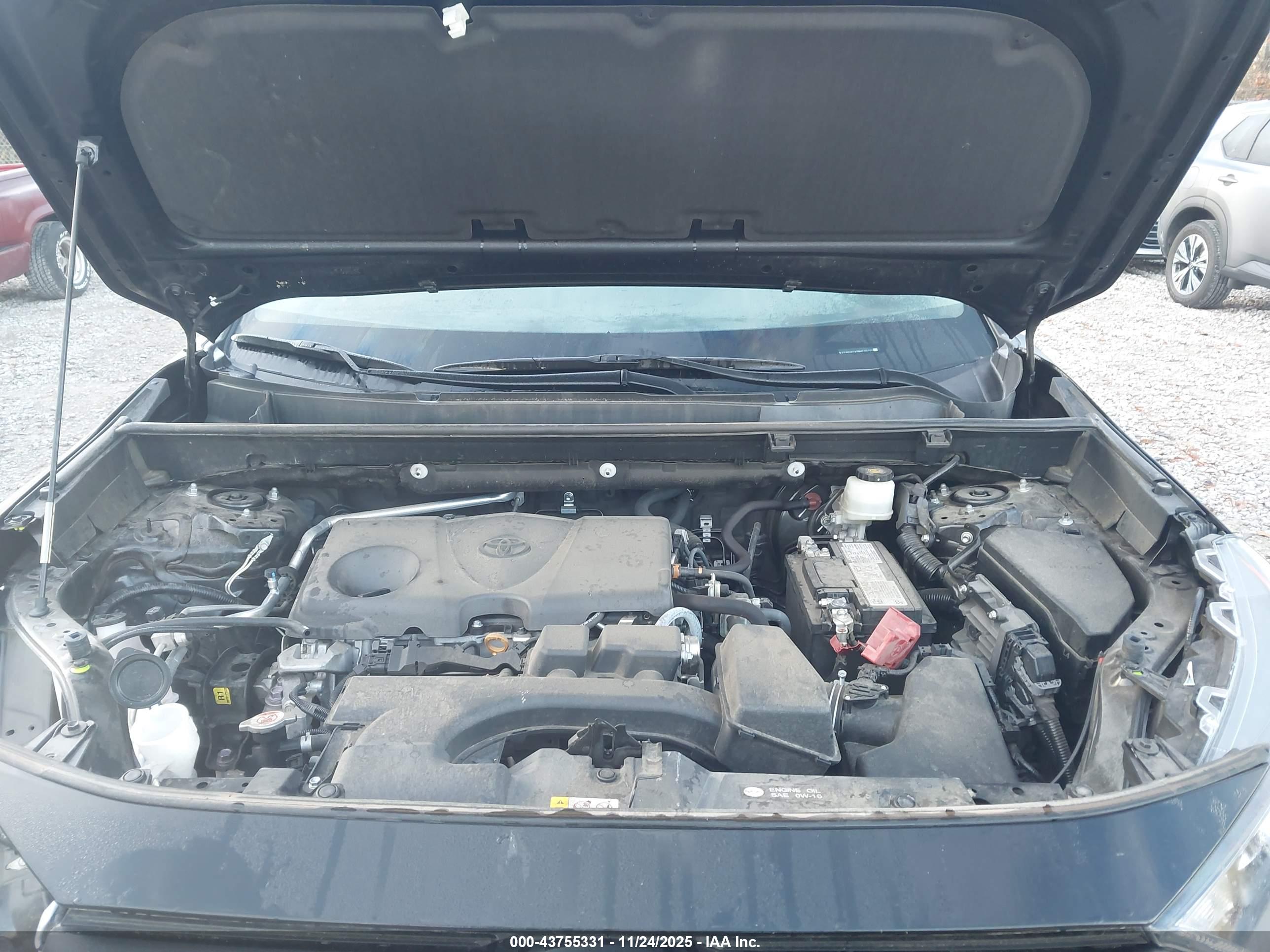 TOYOTA RAV4 image 10