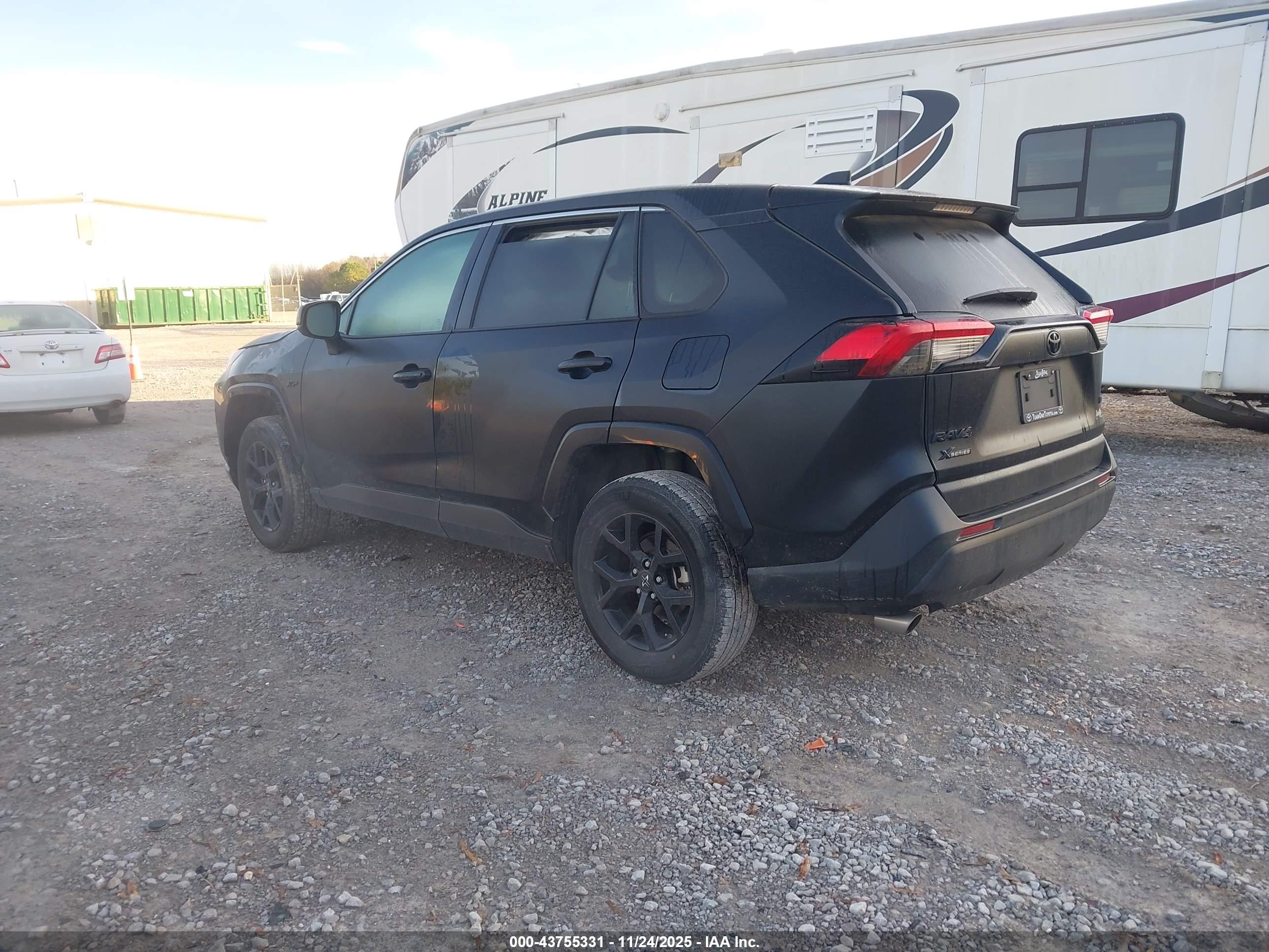 TOYOTA RAV4 image 3